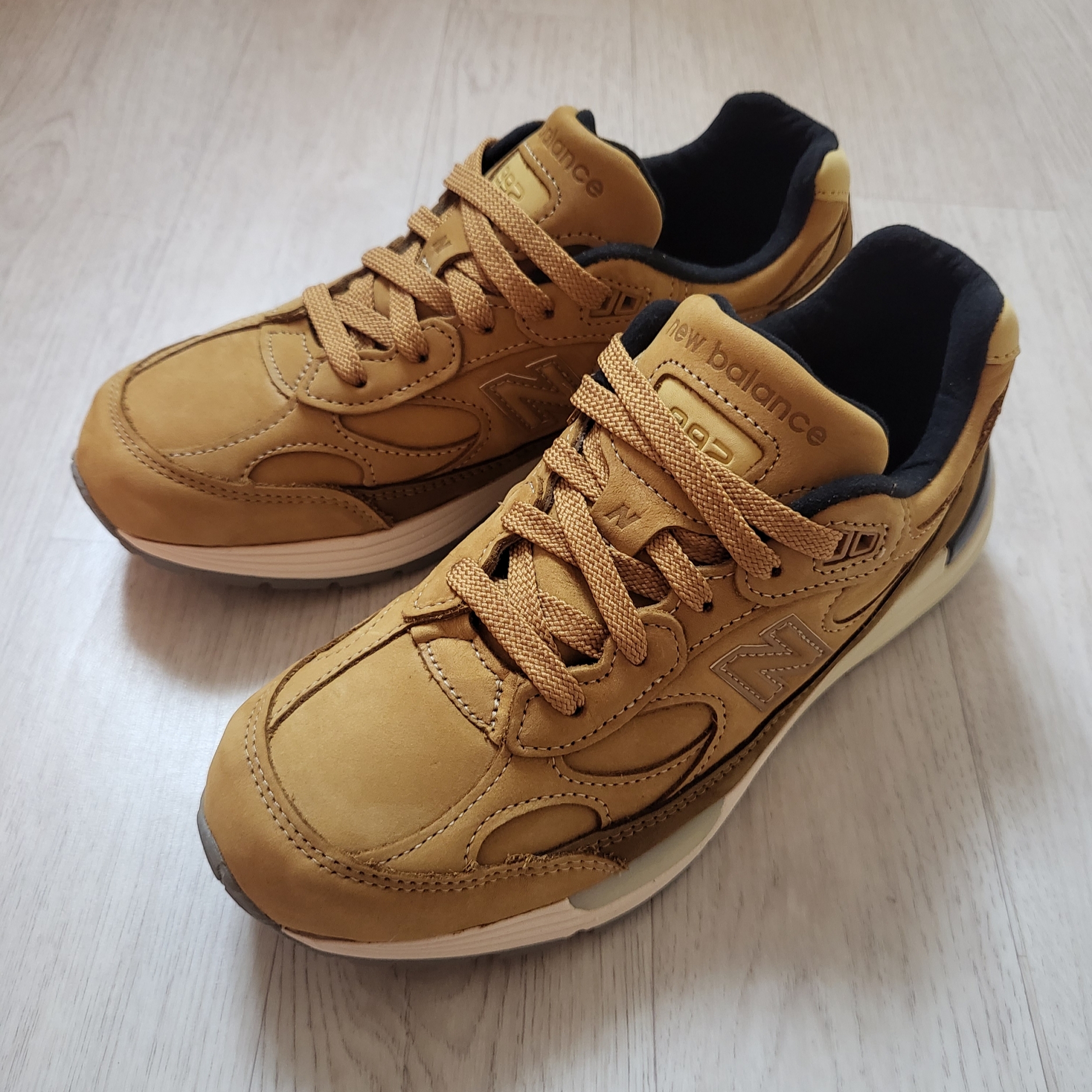New Balance 992 Made in USA Brown 착용 스타일 - 1