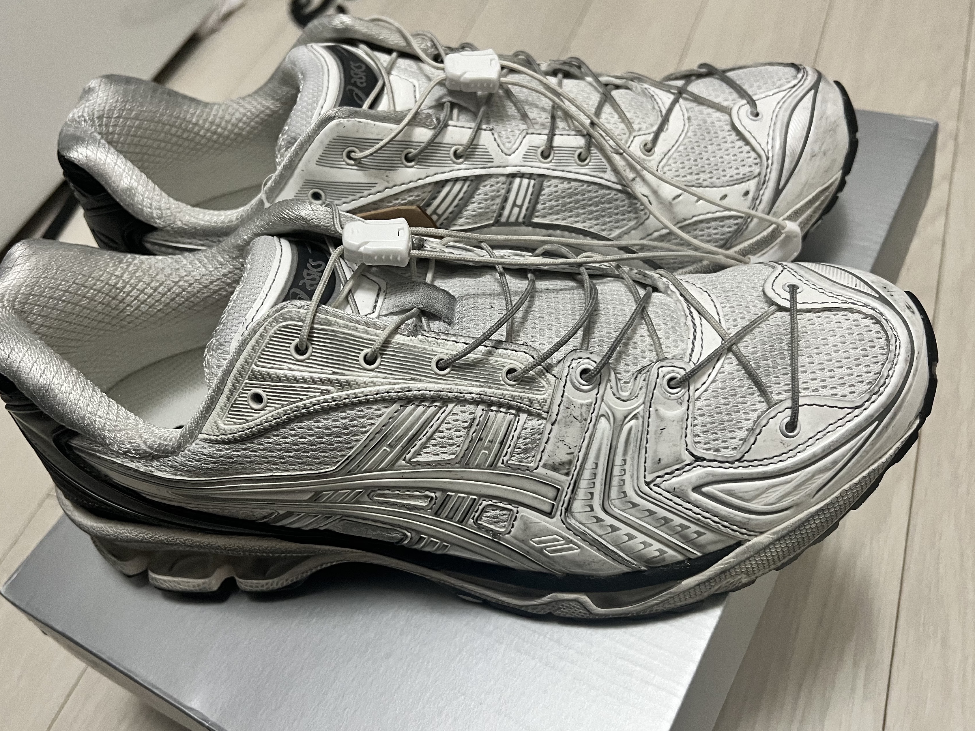 Asics x Unaffected Gel-Kayano 14 Galaxy White 착용 스타일 - 2