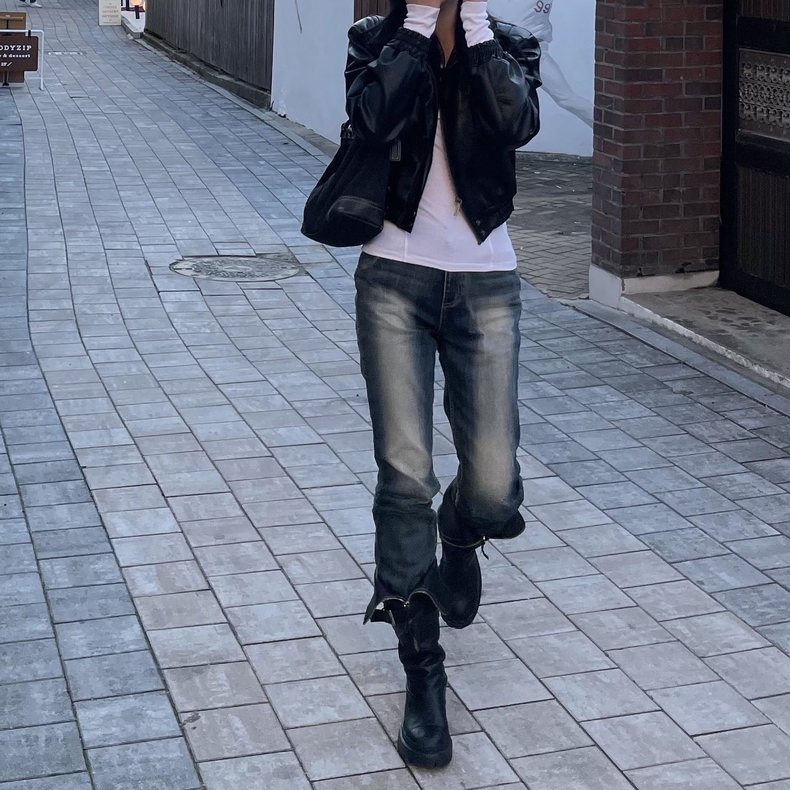 (W) Bohemian Seoul Folded Belt Long Boots Black 착용 스타일 - 2