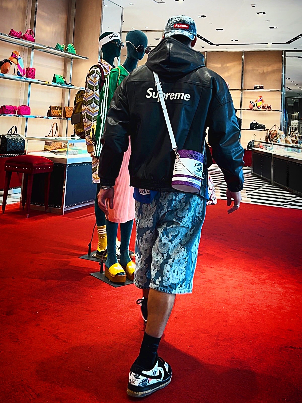 Supreme Flames Jacquard Denim Camp Cap Washed Indigo - 23SS, Supreme Flames Jacquard Baggy Denim Shorts Washed Indigo - 23SS 착용 스타일 - 2