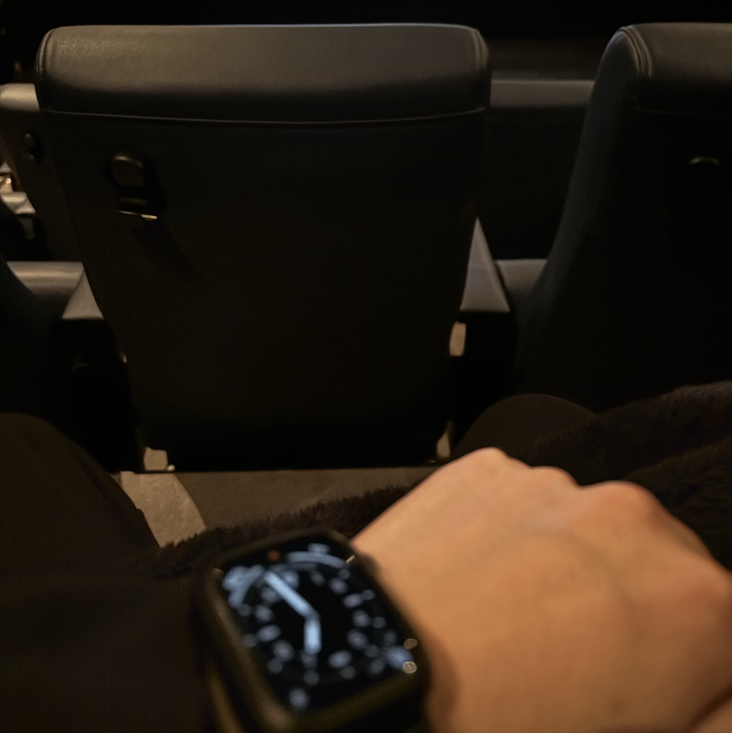 Apple Watch Series 8 45mm GPS Midnight Aluminium Case with Sport Band Midnight (Korean Ver.) 착용 스타일 - 2
