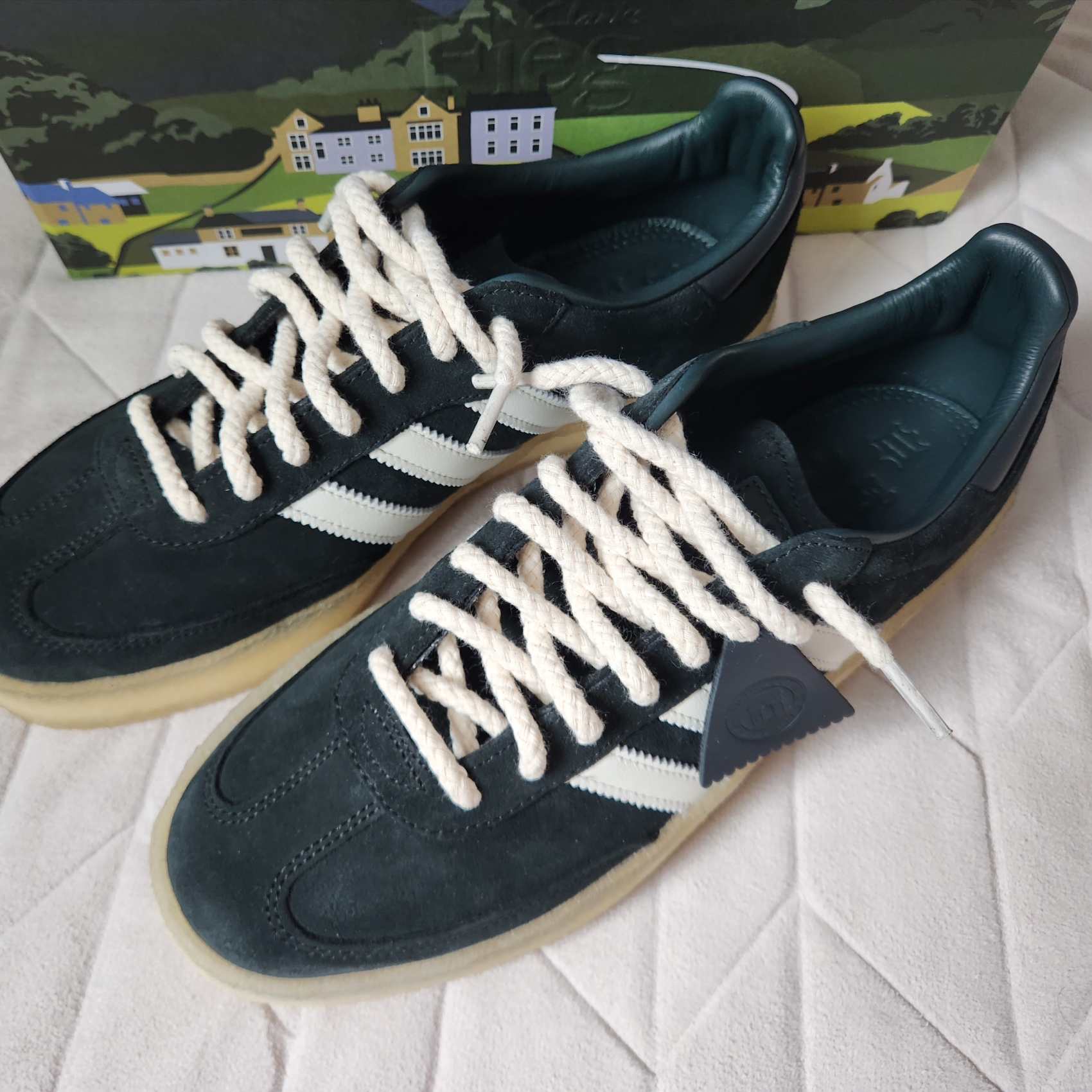 Adidas x Clarks x Ronnie Fieg 8th Street Samba Shadow Green 착용 스타일 - 2