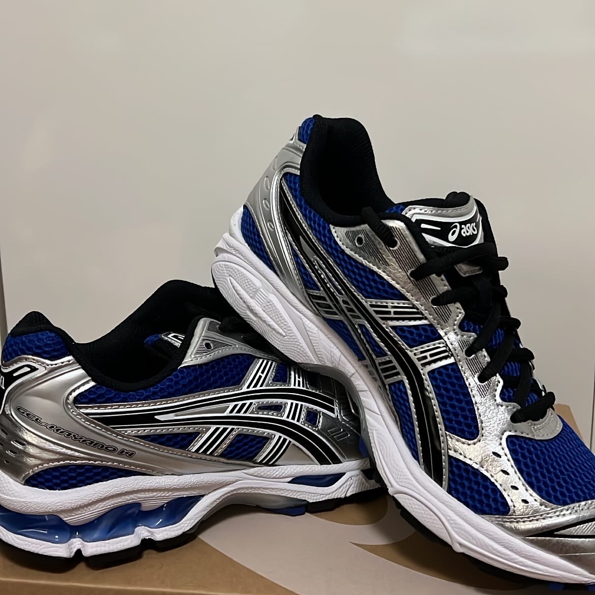 Asics Gel-Kayano 14 Monaco Blue Black 착용 스타일