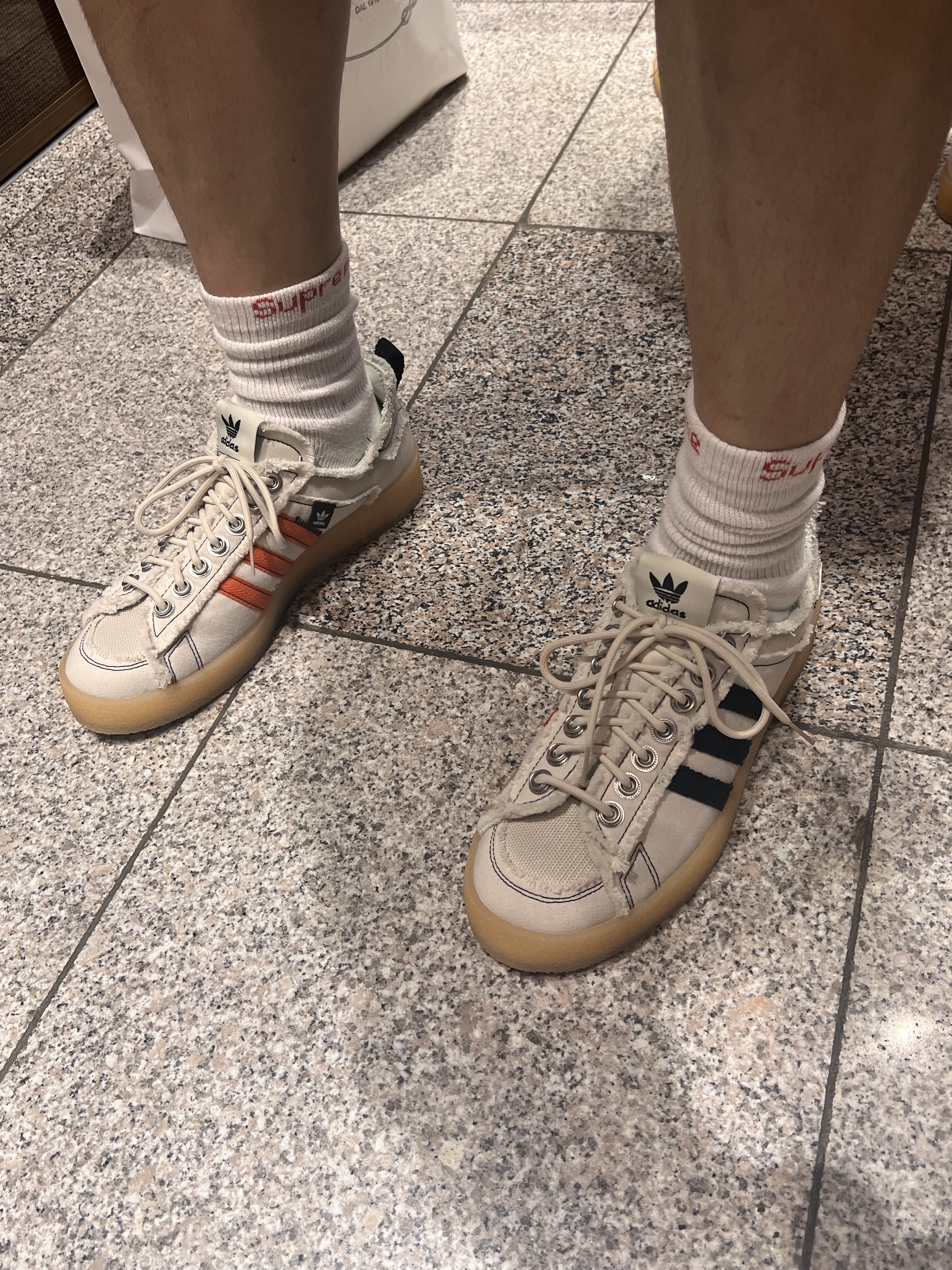 Adidas x Song for the Mute Campus 80s Bliss Core Black 착용 스타일 - 1