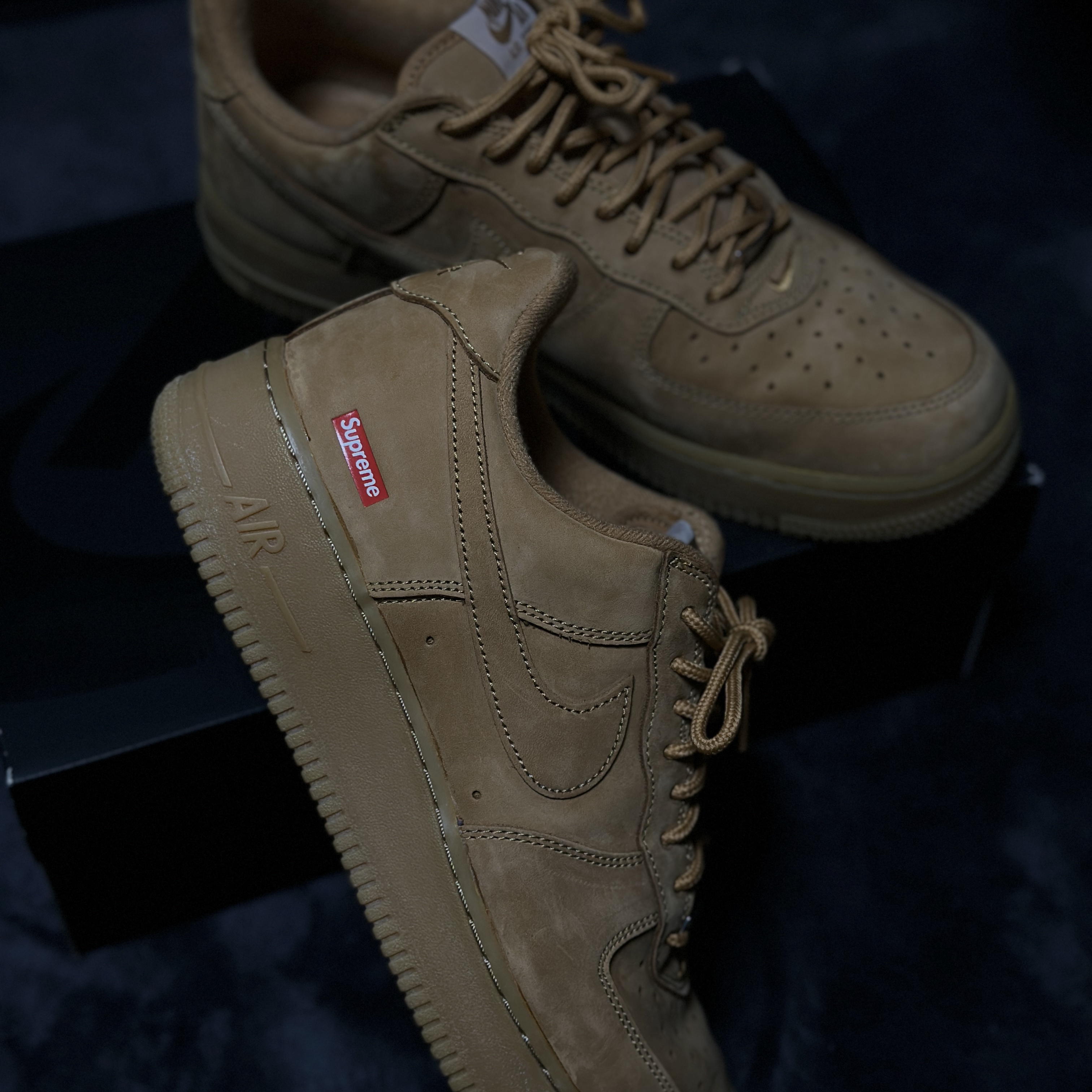 Nike x Supreme Air Force 1 Low Flax 착용 스타일