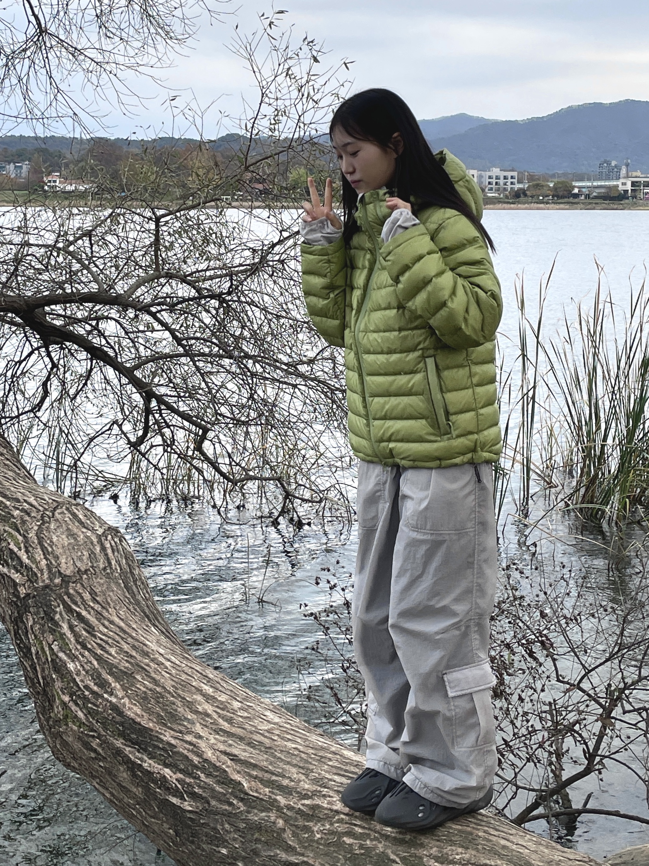 Sansan Gear Suffix Puffer Jacket Light Green - 23FW, Adidas Yeezy Foam RNNR Carbon 착용 스타일 - 5