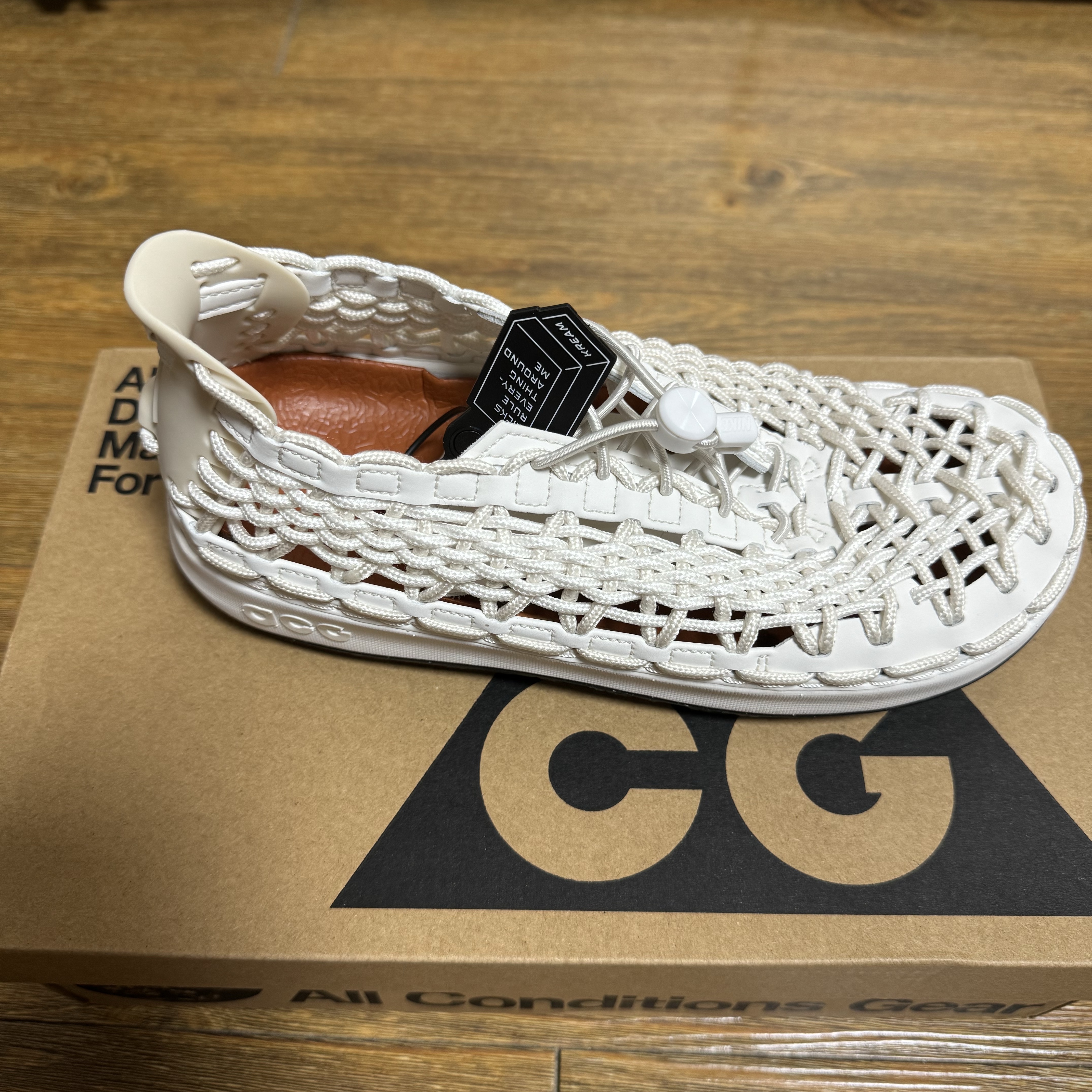 Nike ACG Watercat+ Phantom 착용 스타일