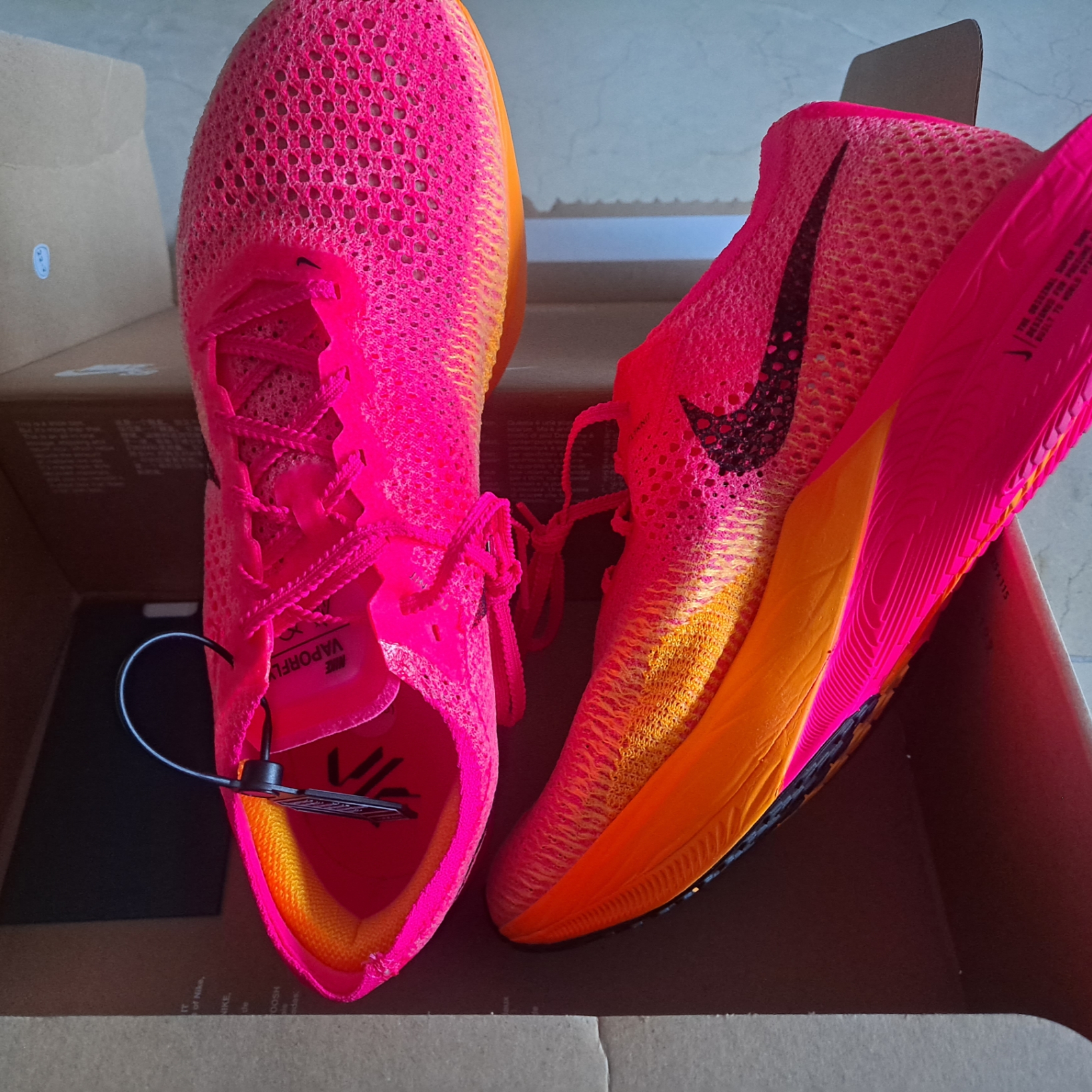 Nike ZoomX Vaporfly Next% 3 Hyper Pink 착용 스타일