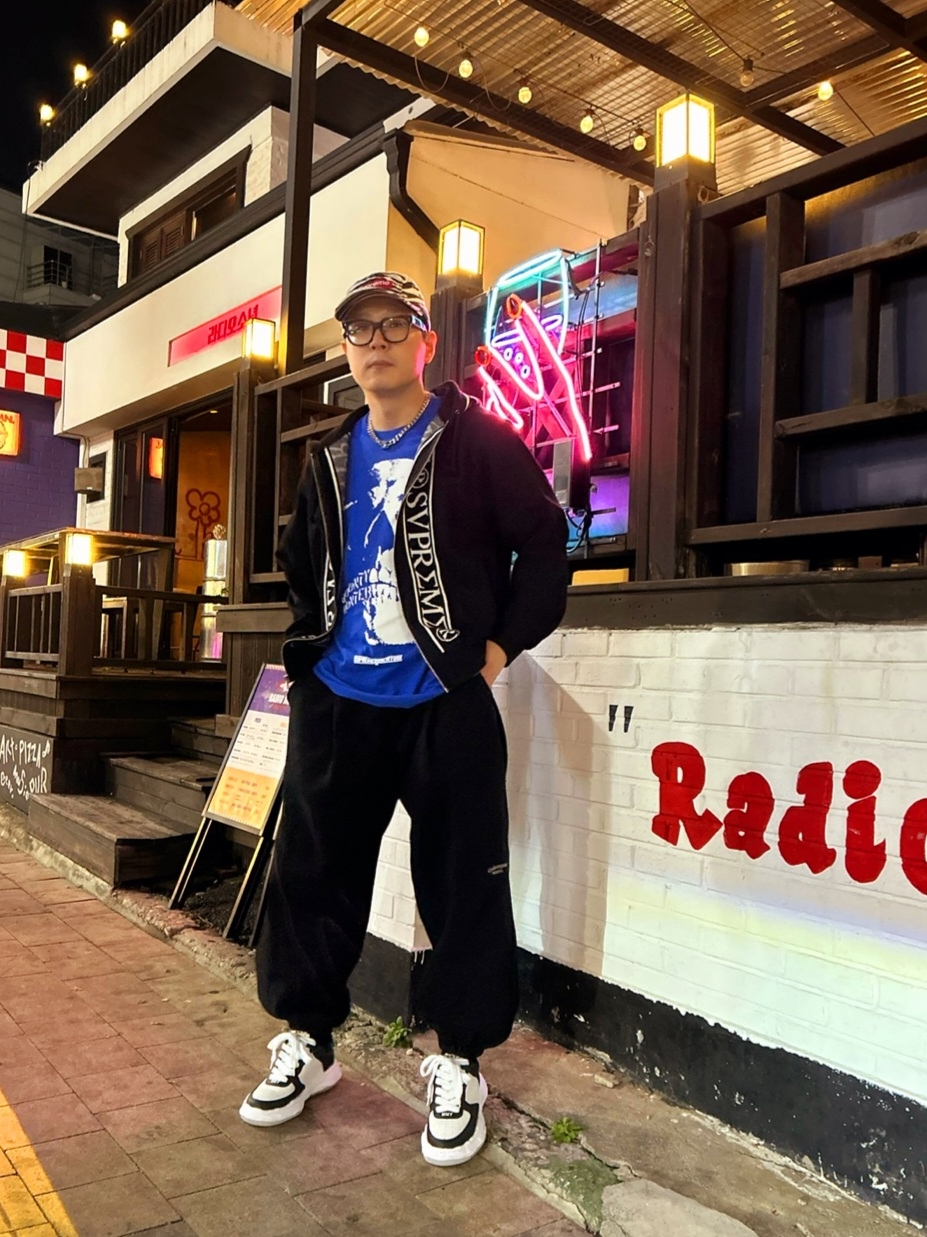 Undermycar Mu.03 Anti Fxxking Logo Play Oversized Sweat Jogger Black, Supreme Roman Zip Up Hooded Sweatshirt Black - 23SS 착용 스타일 - 4