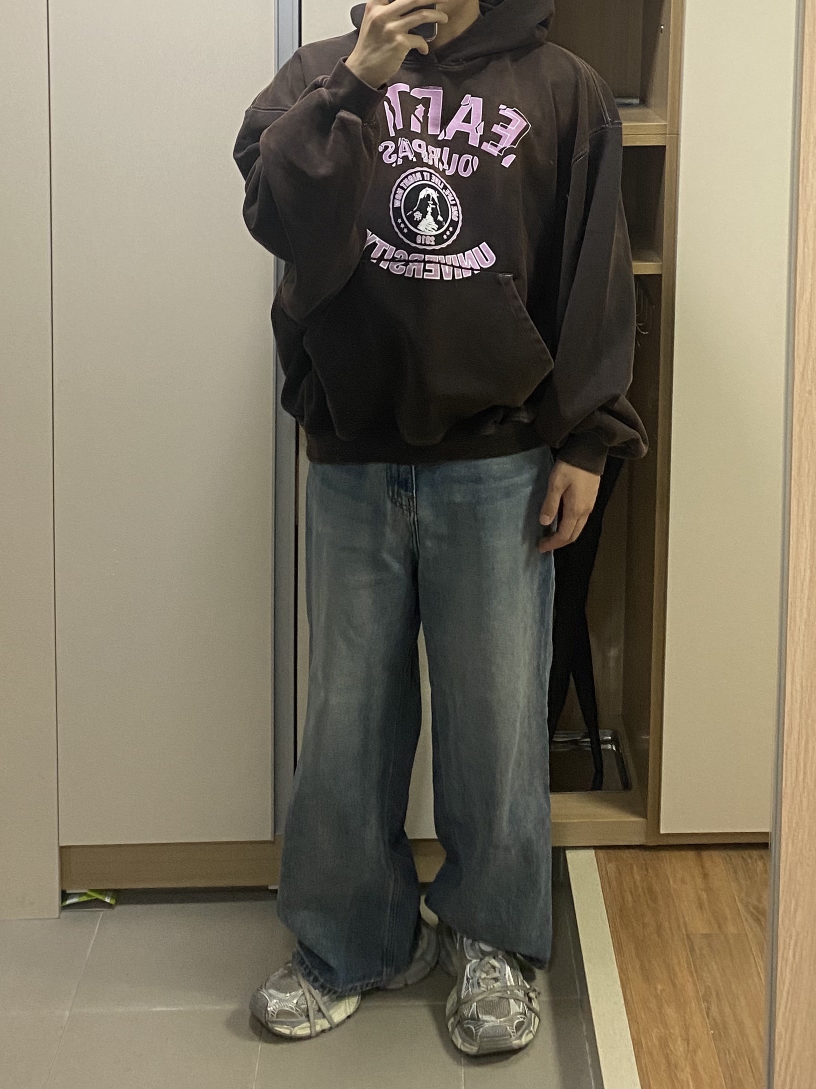Ourpas 075 Ivy League Hoodie Fade Brown 착용 스타일