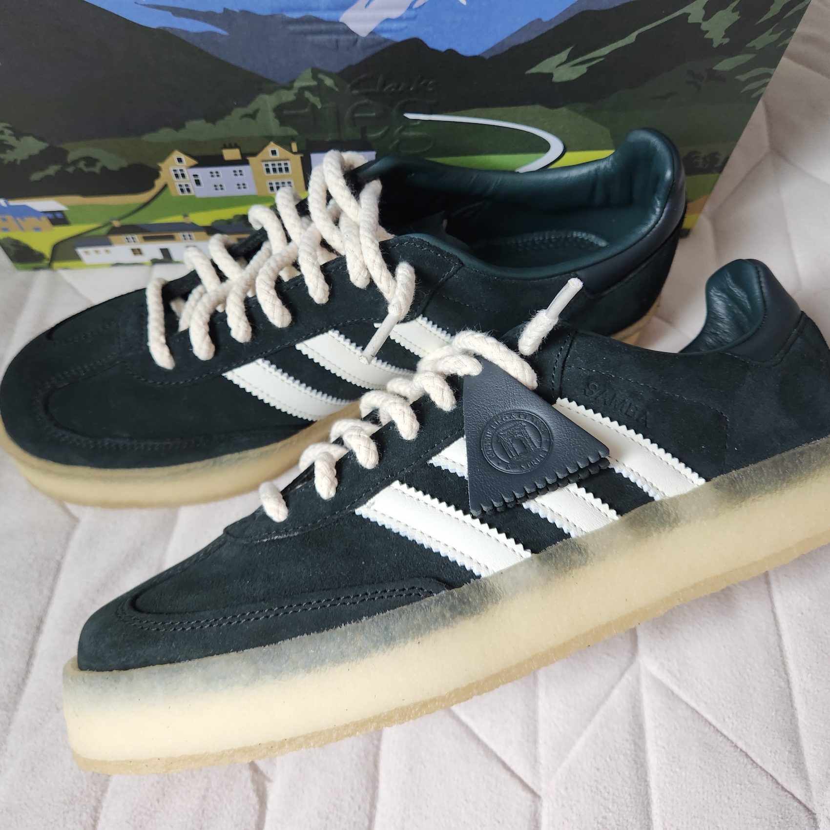 Adidas x Clarks x Ronnie Fieg 8th Street Samba Shadow Green 착용 스타일 - 1