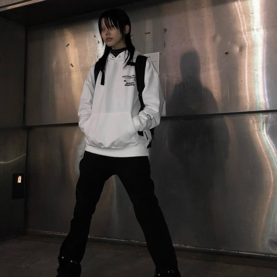 Opening Project Sport Service Hoodie Off White 착용 스타일 - 2