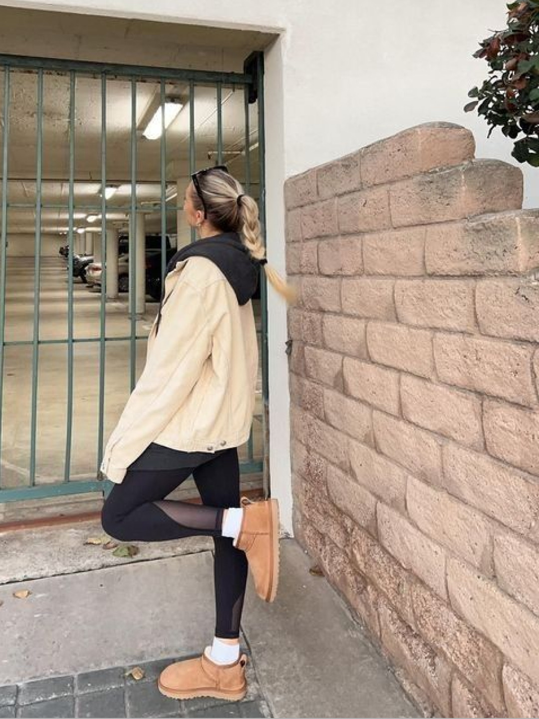 (W) UGG Classic Ultra Mini Boots Chestnut, (W) UGG Classic Ultra Mini Platform Boots Chestnut 착용 스타일 - 4