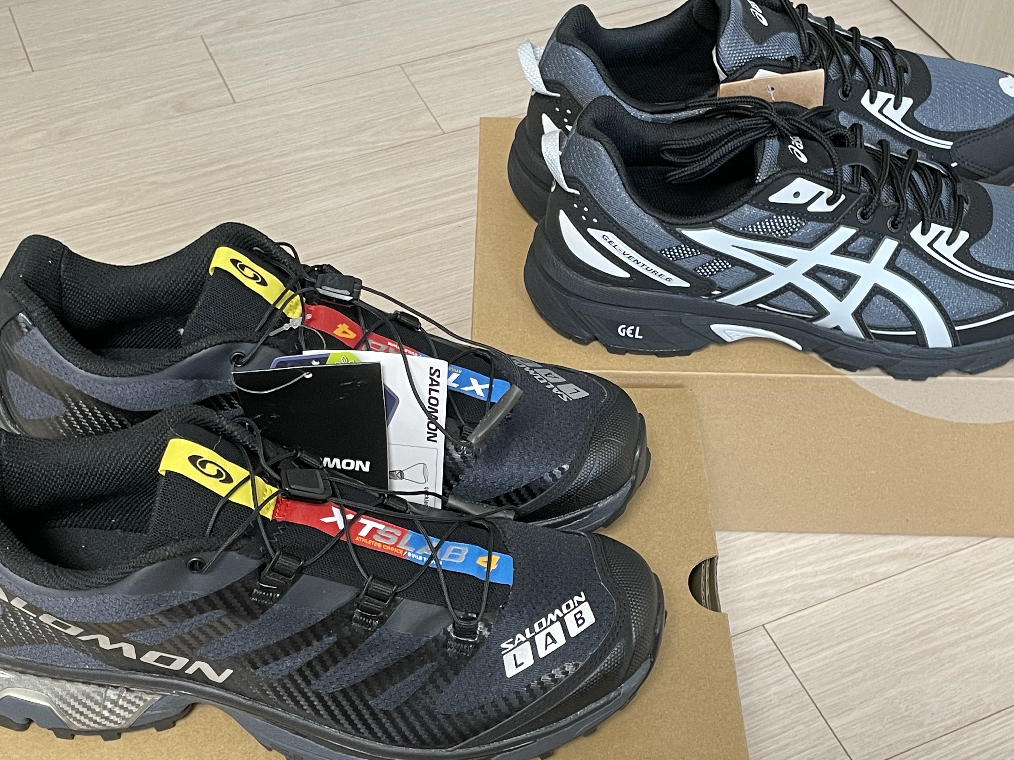Salomon XT-4 Black Silver Metallic, Asics Gel-Venture 6 Carrier Grey 착용 스타일