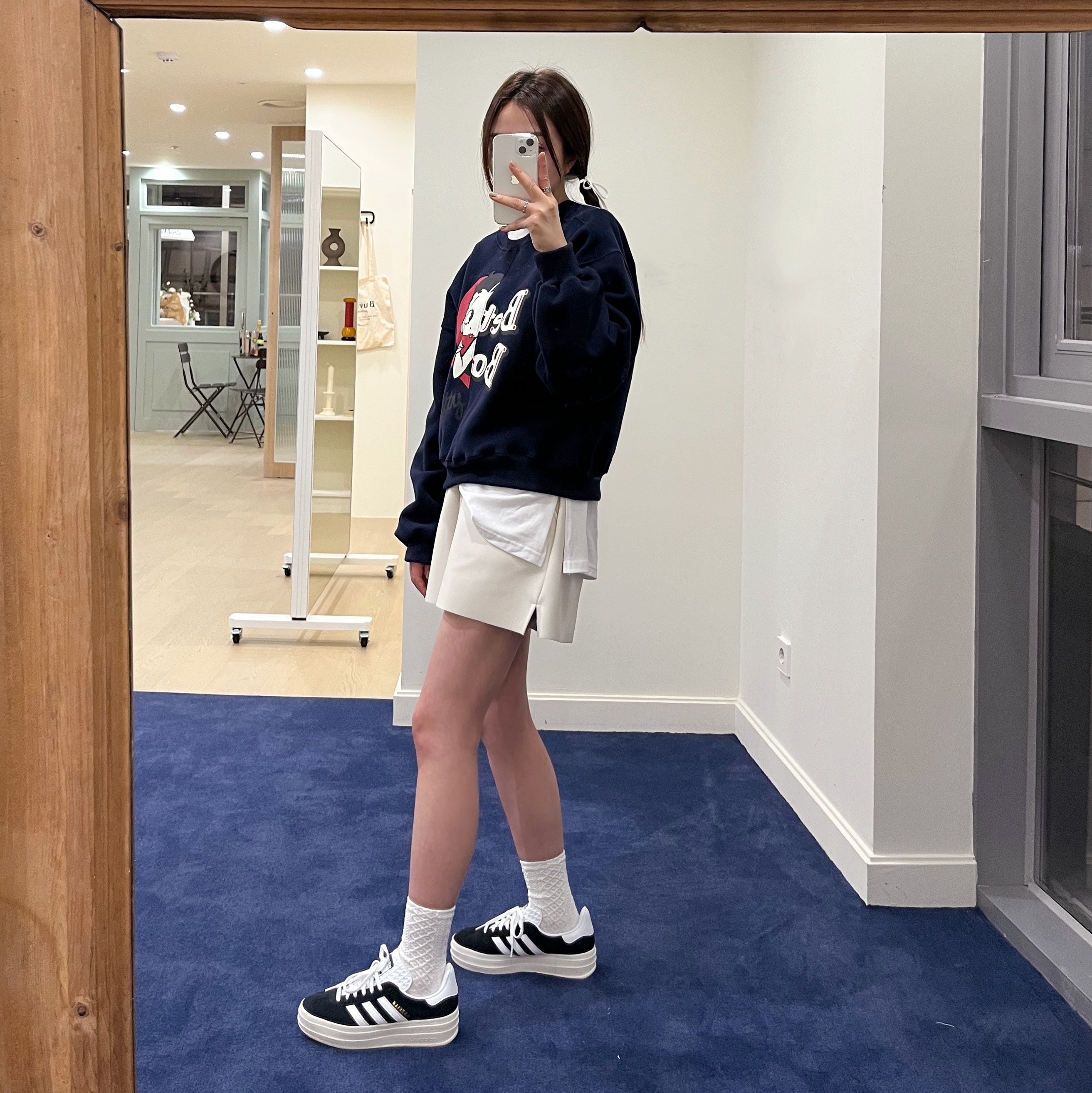 (W) Adidas Gazelle Bold Core Black Cloud White 착용 스타일 - 3