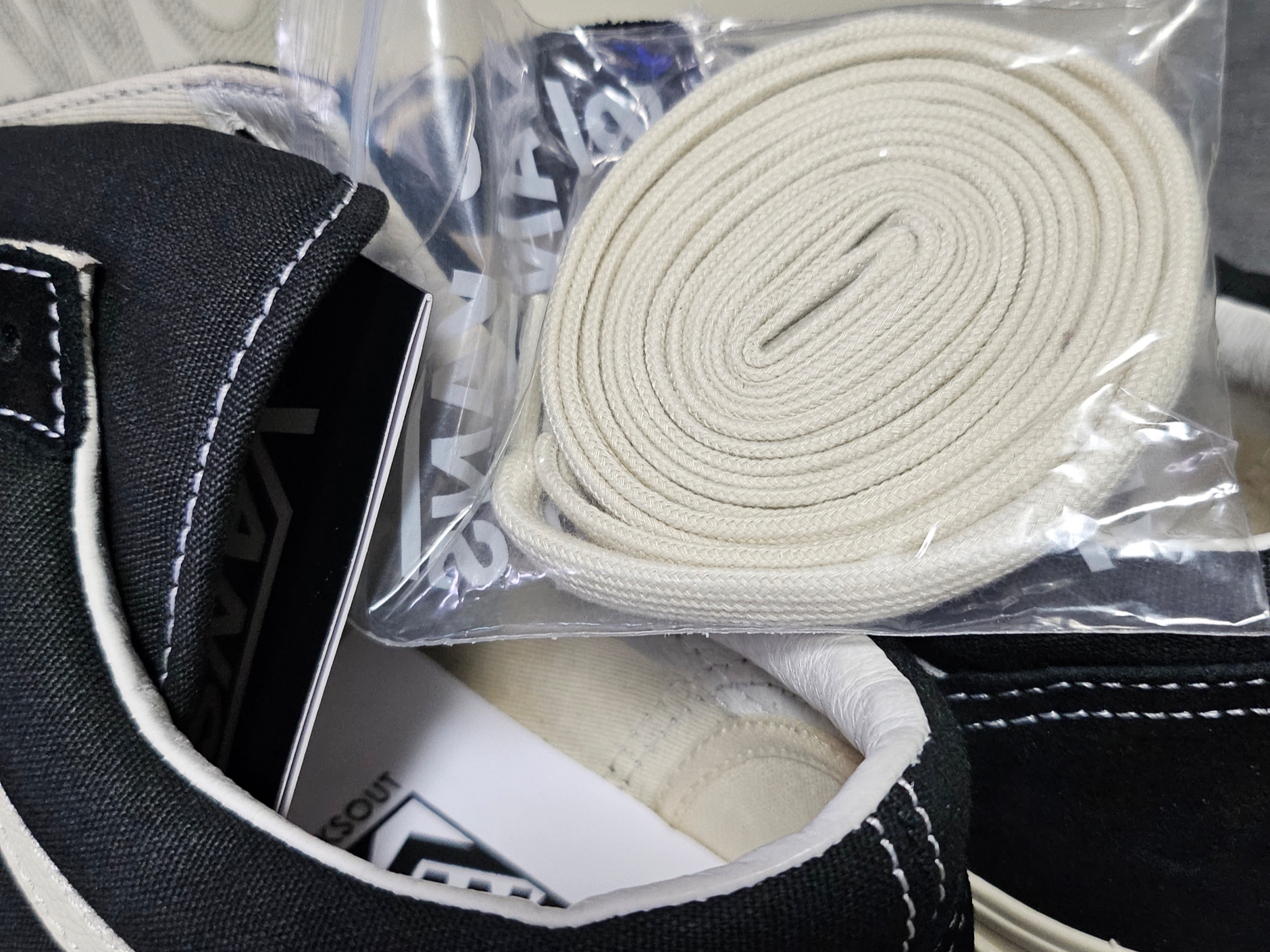 Vans Vault x Worksout OG Style 36 LX Black White Aspa 착용 스타일 - 3