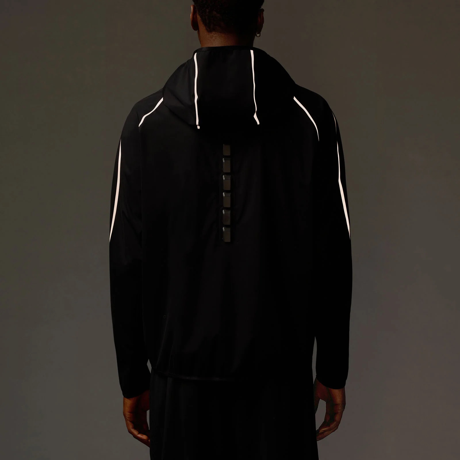 Nike x Drake Nocta Basketball Warmup Jacket Black (DV3661-010) 착용 스타일 - 2