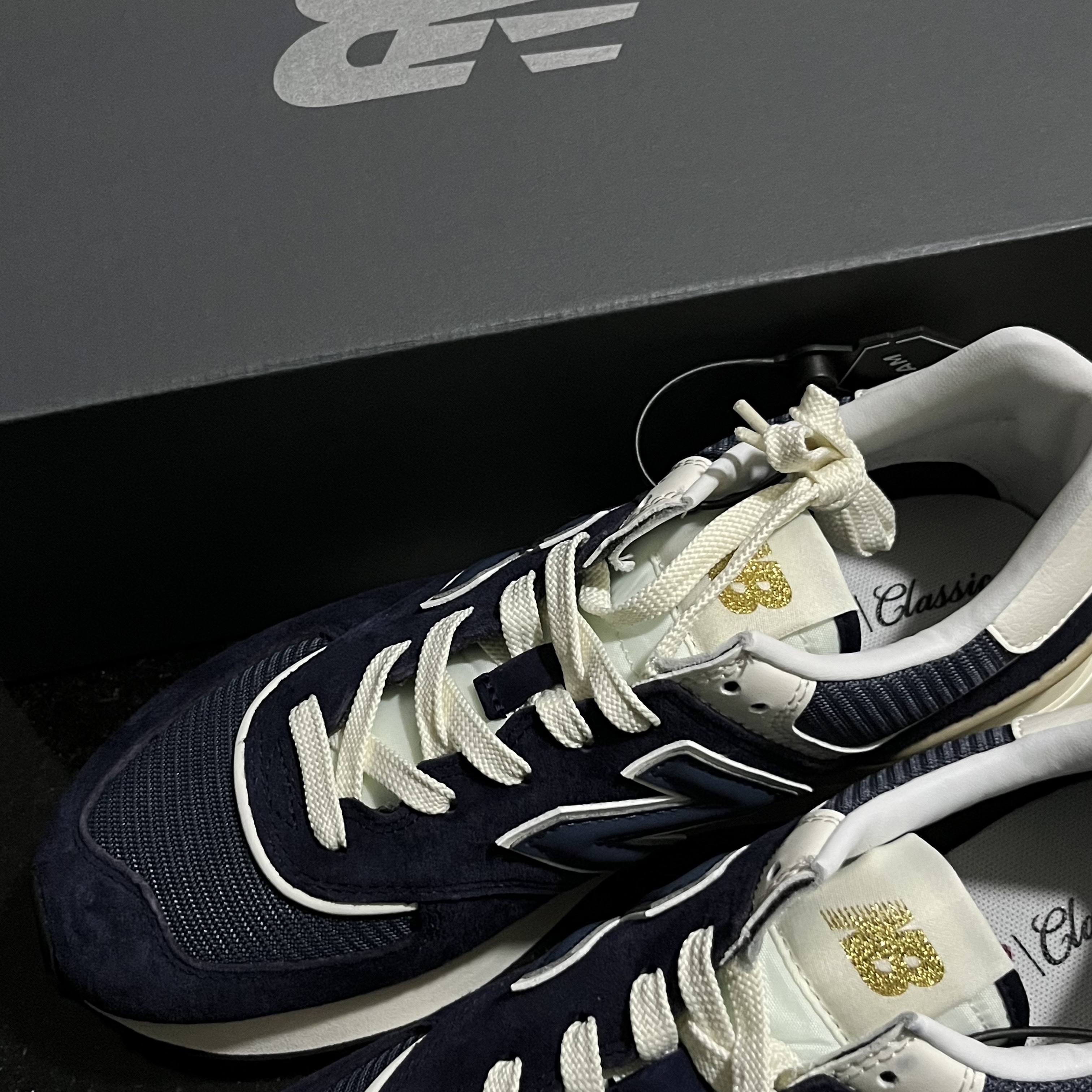 New Balance 574 Legacy Navy, (W) Nike Air Force 1 '07 Low White 착용 스타일 - 2