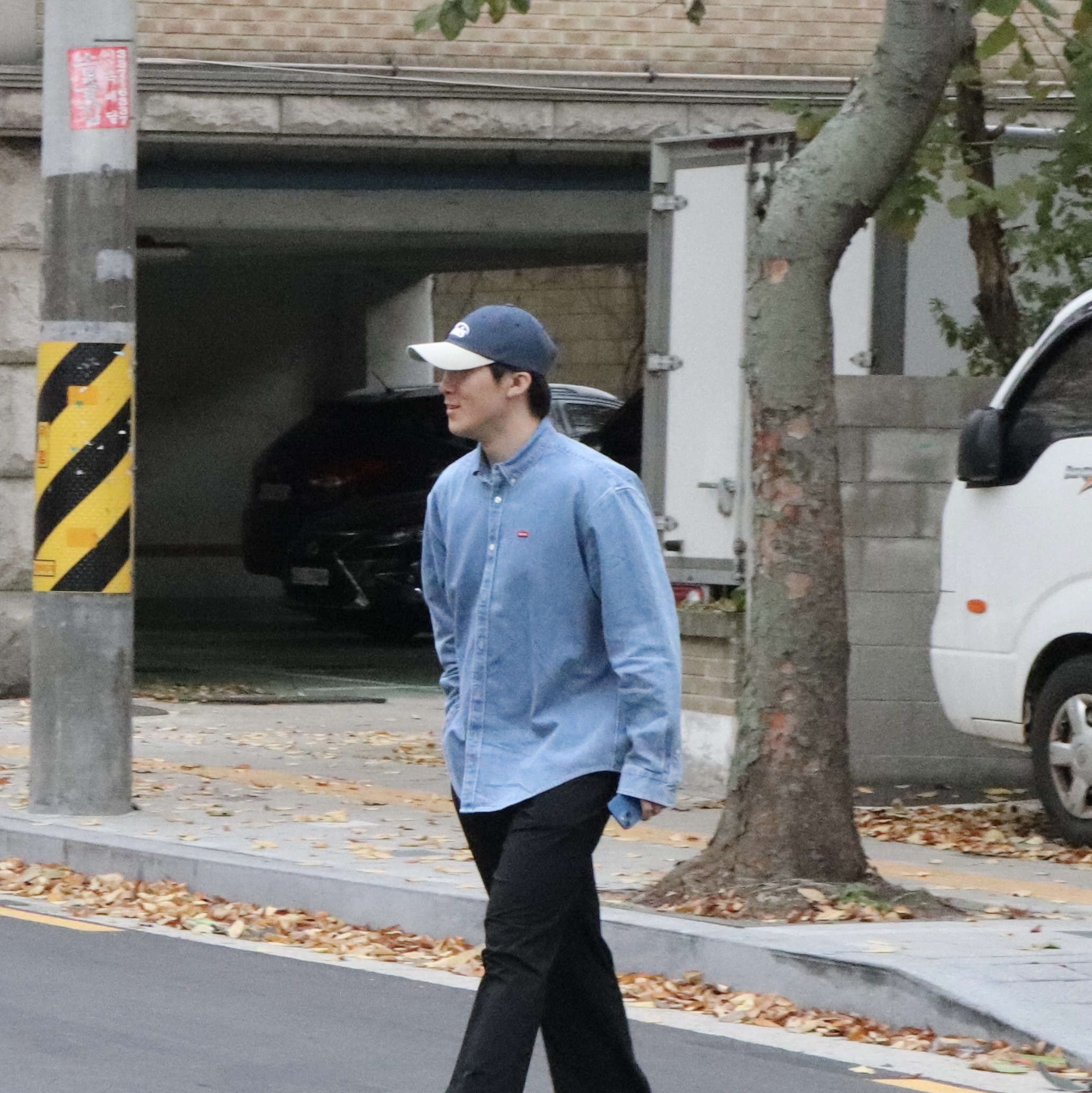 Supreme Small Box Shirt Denim - 23FW 착용 스타일 - 1