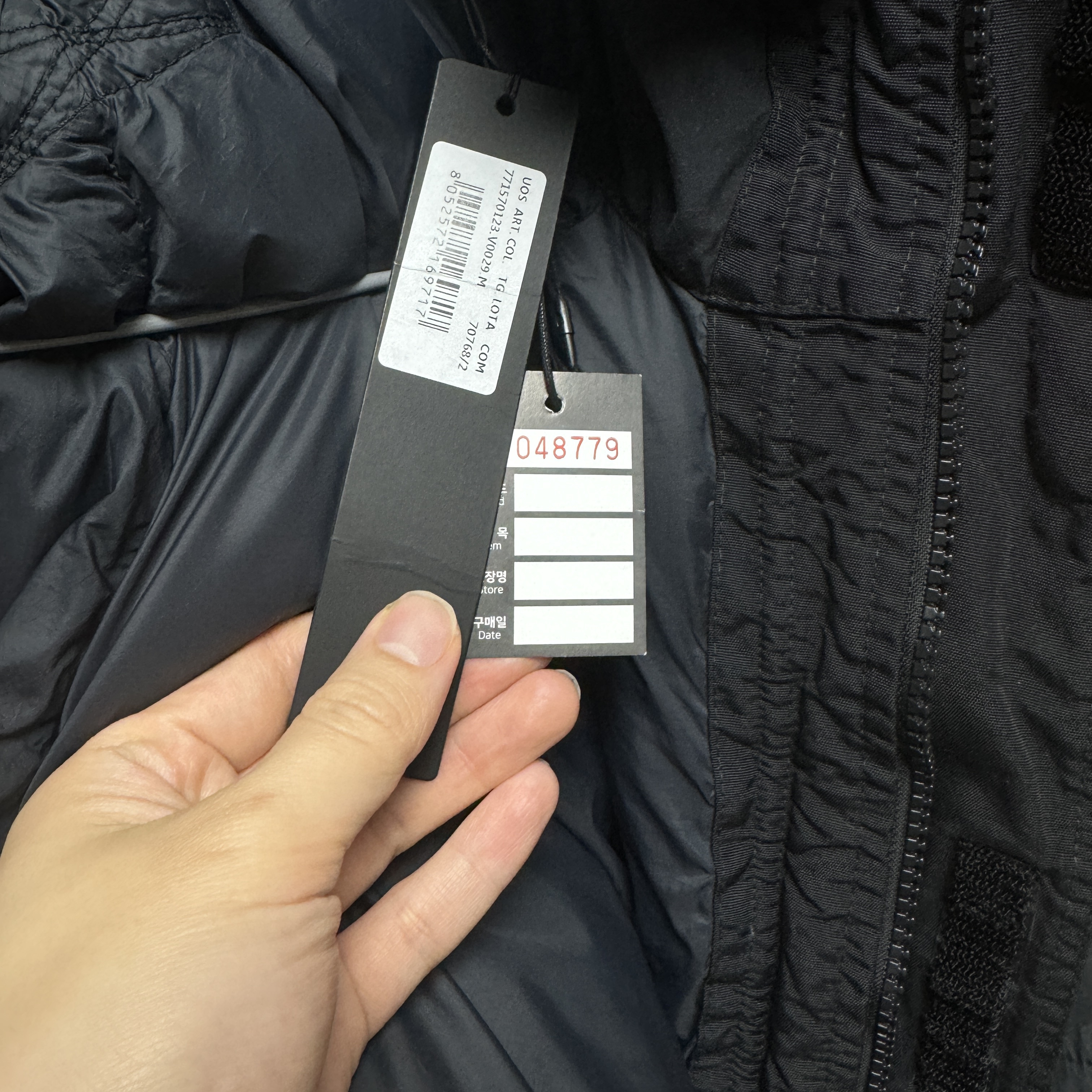 Stone Island 70123 Crinkle Reps Hooded Long Down Jacket Black - 22FW 착용 스타일
