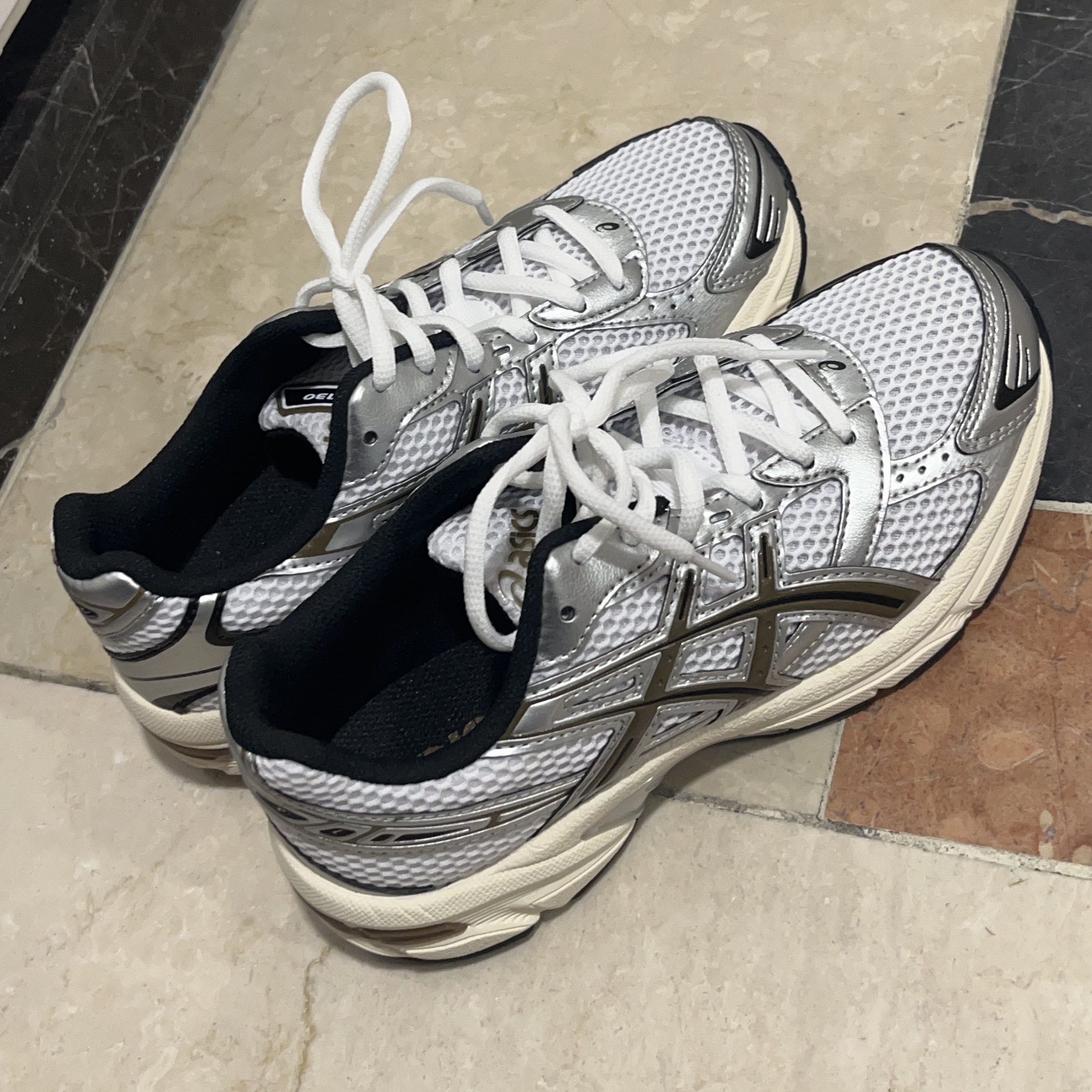 Asics Gel-1130 White Clay Canyon 착용 스타일