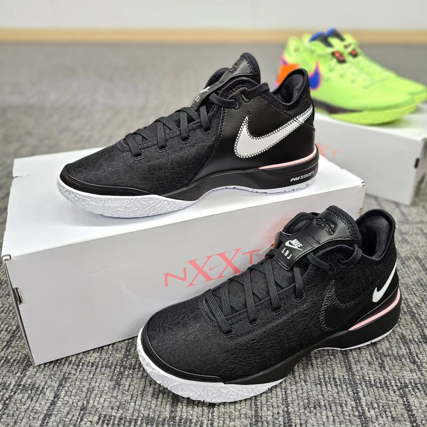 Nike LeBron NXXT Gen EP Black Medium Soft Pink 착용 스타일 - 7