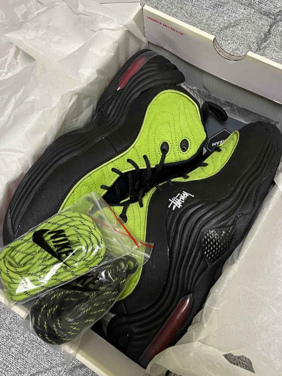 Nike x Stussy Air Penny II Vivid Green and Black 착용 스타일