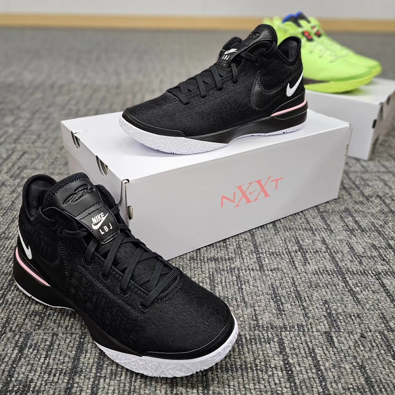 Nike LeBron NXXT Gen EP Black Medium Soft Pink 착용 스타일 - 6