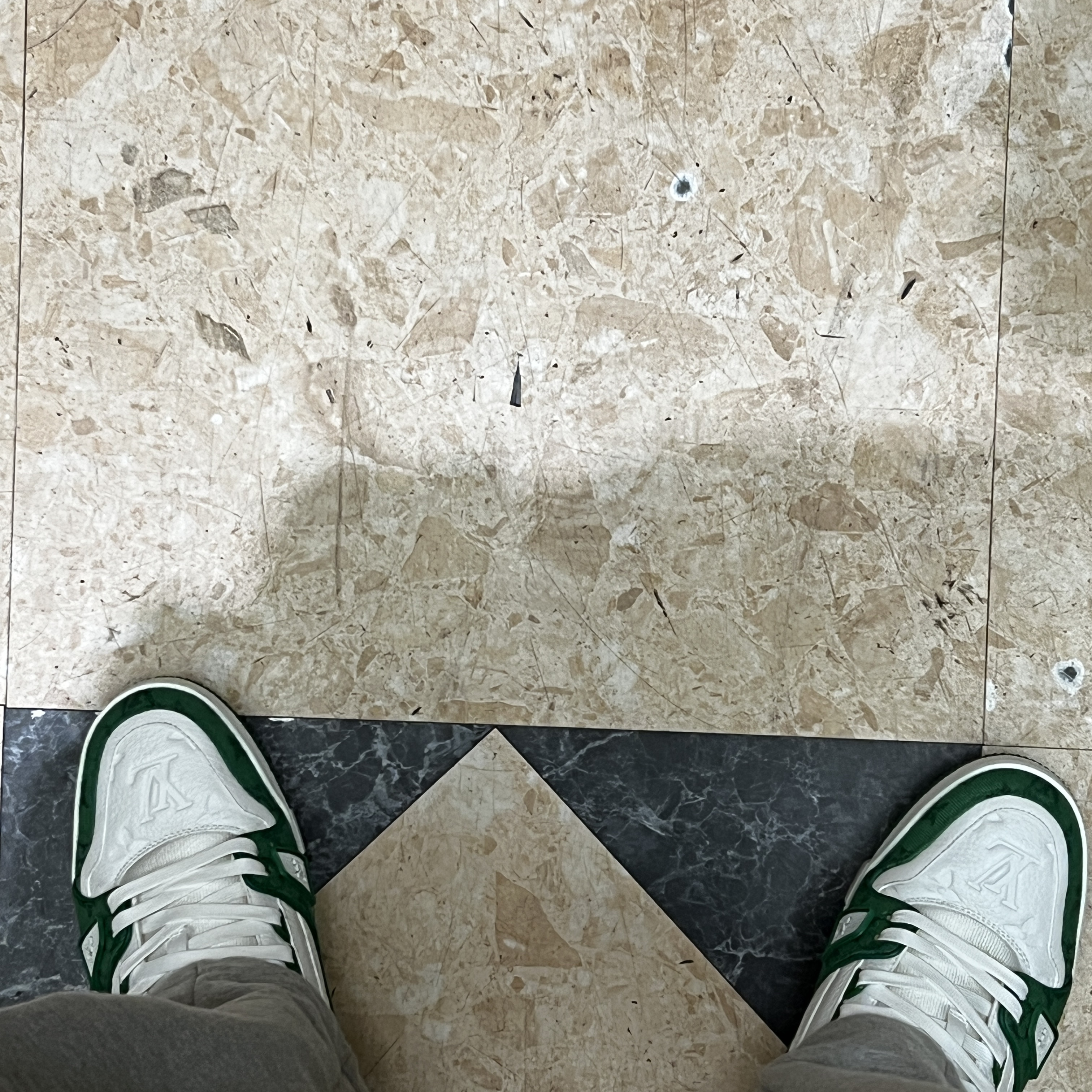 Louis Vuitton LV Trainer Sneakers Monogram Denim Green 착용 스타일