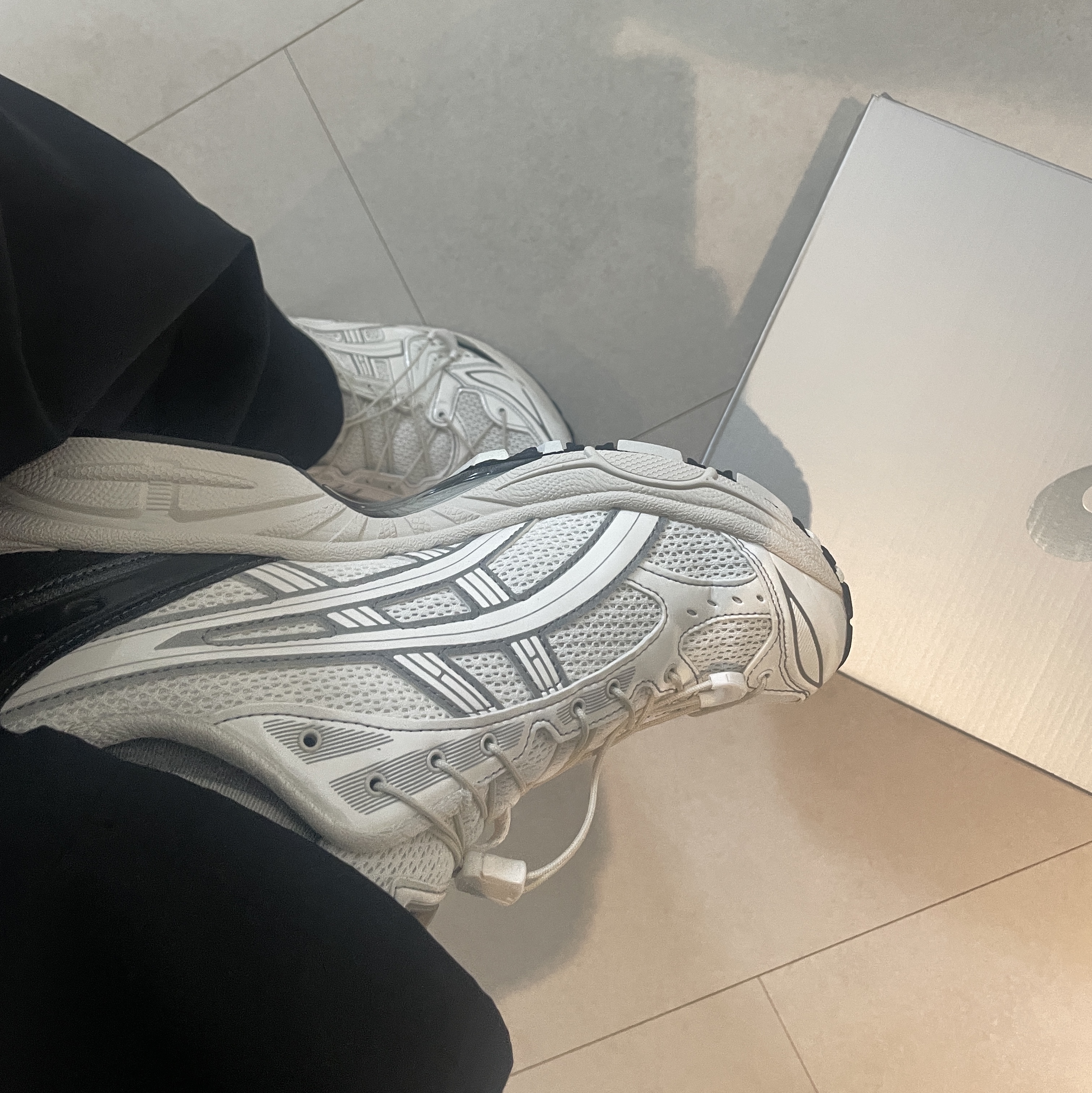 Asics x Unaffected Gel-Kayano 14 Galaxy White 착용 스타일 - 1