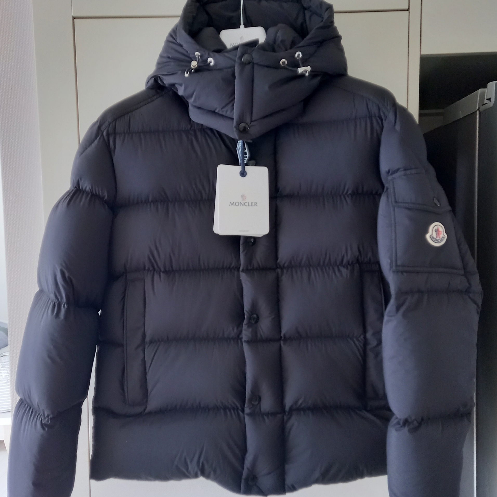 Moncler Vezere Short Down Jacket Black - 23FW, Moncler Vezere Flannel Short Down Jacket Black - 24FW 착용 스타일