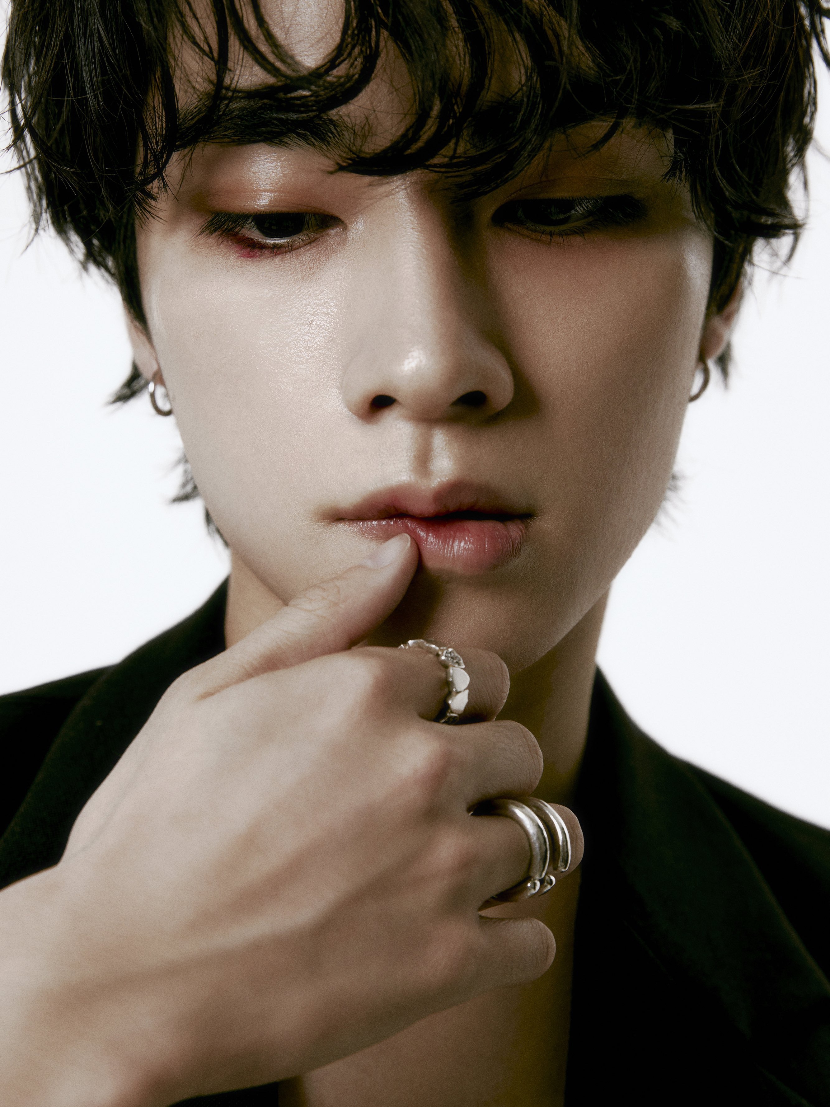 Scudo Signature Color Stone Ring Spinel Black 착용 스타일 - 2