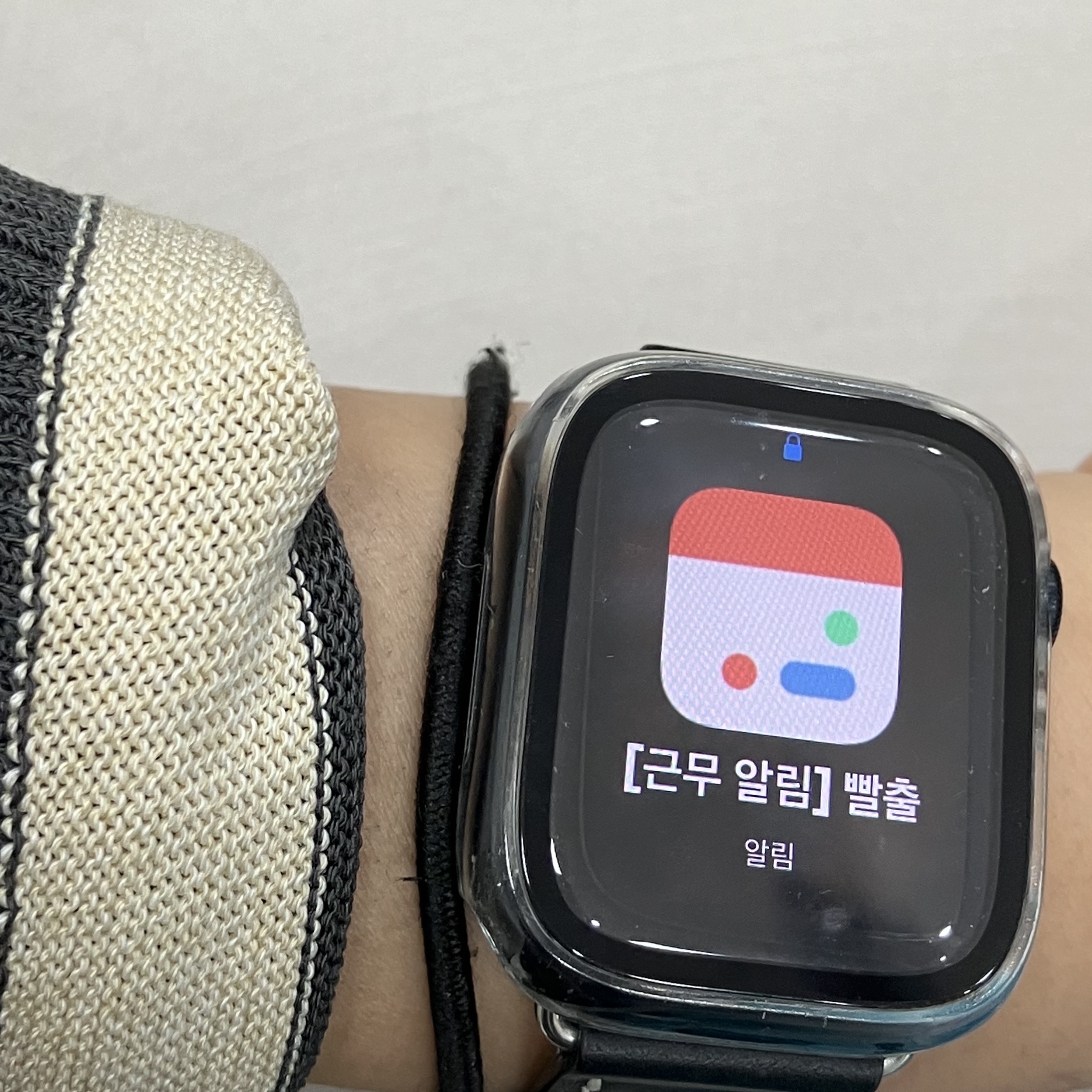 Apple Watch Series 8 41mm GPS Midnight Aluminium Case with Sport Band Midnight (Korean Ver.) 착용 스타일