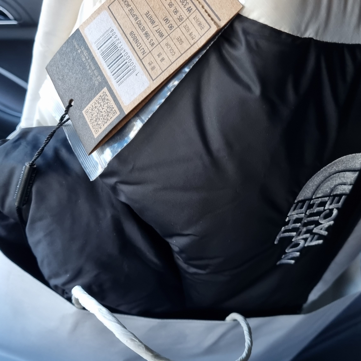 The North Face 1996 Eco Nuptse Jacket White 착용 스타일