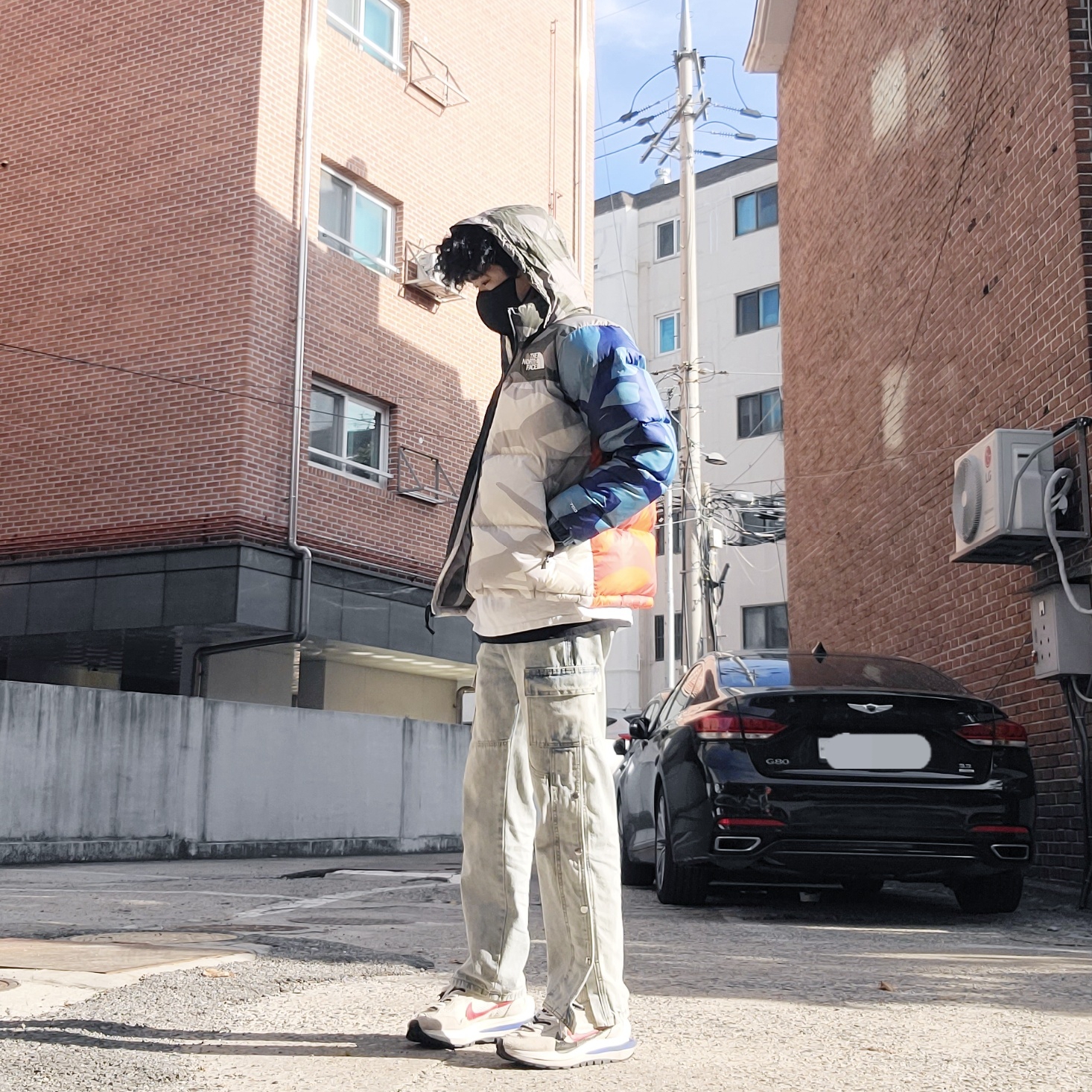 Stussy Built Tough T-Shirt White, Nike x Sacai VaporWaffle Royal Fuchsia 착용 스타일