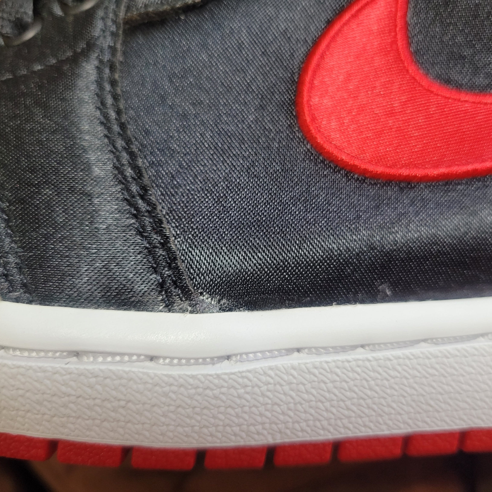 (W) Jordan 1 Retro High OG Satin Bred 착용 스타일 - 5