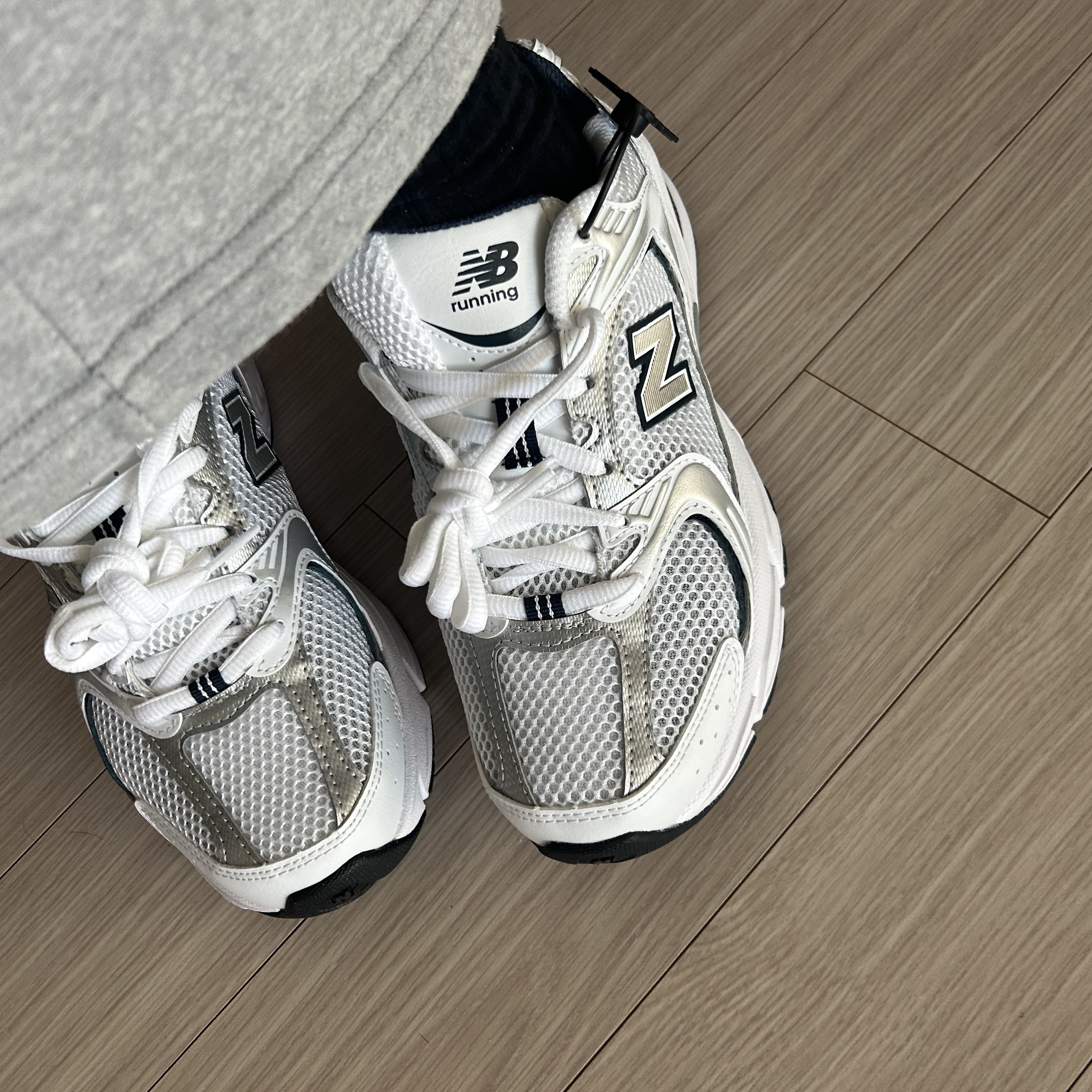 New Balance 530 White 착용 스타일 - 3