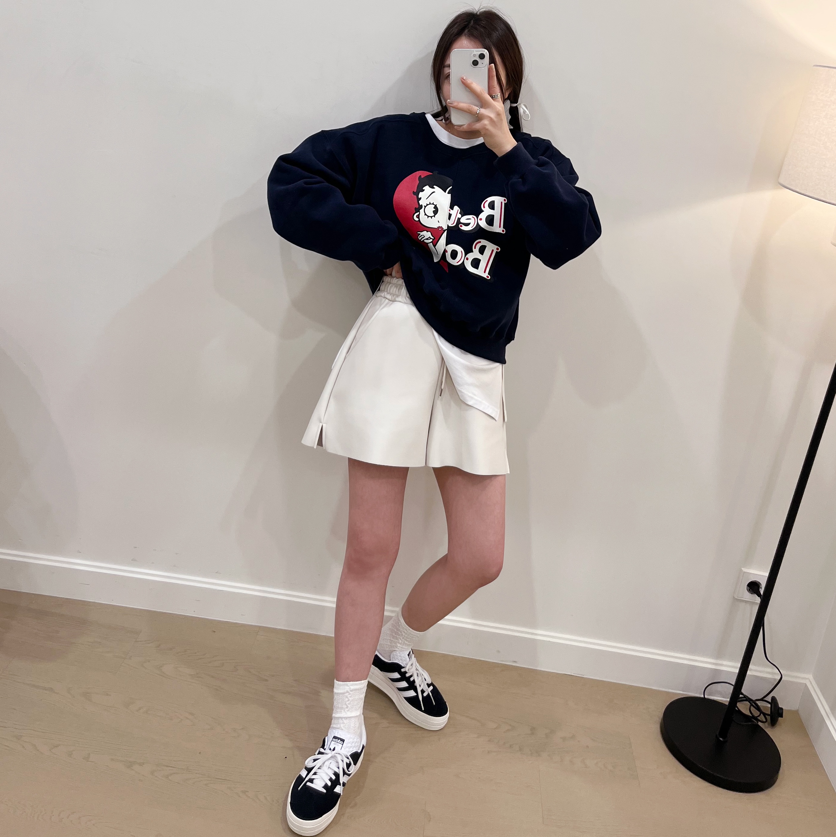 (W) Adidas Gazelle Bold Core Black Cloud White 착용 스타일 - 1