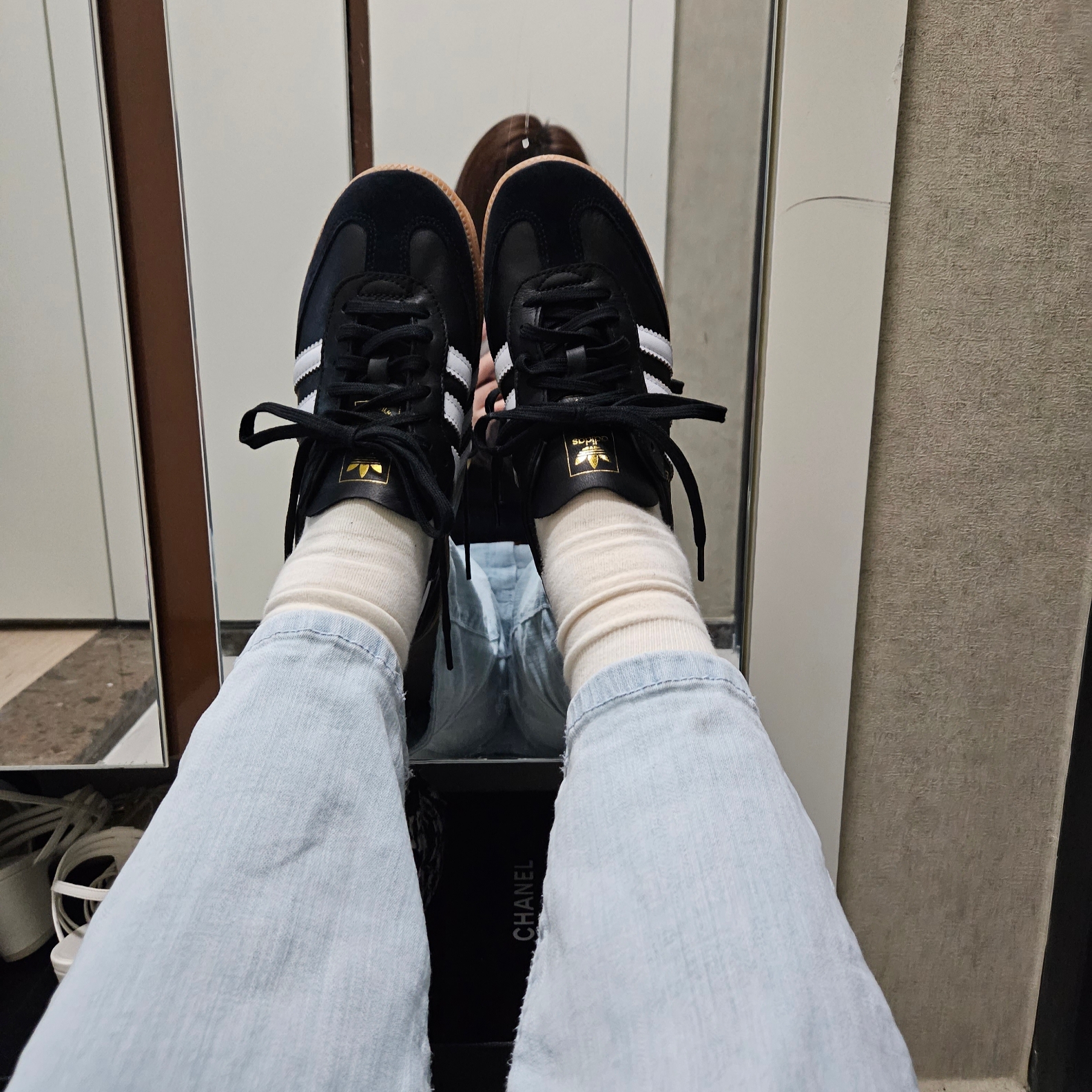 Adidas Samba Decon Core Black 착용 스타일 - 2