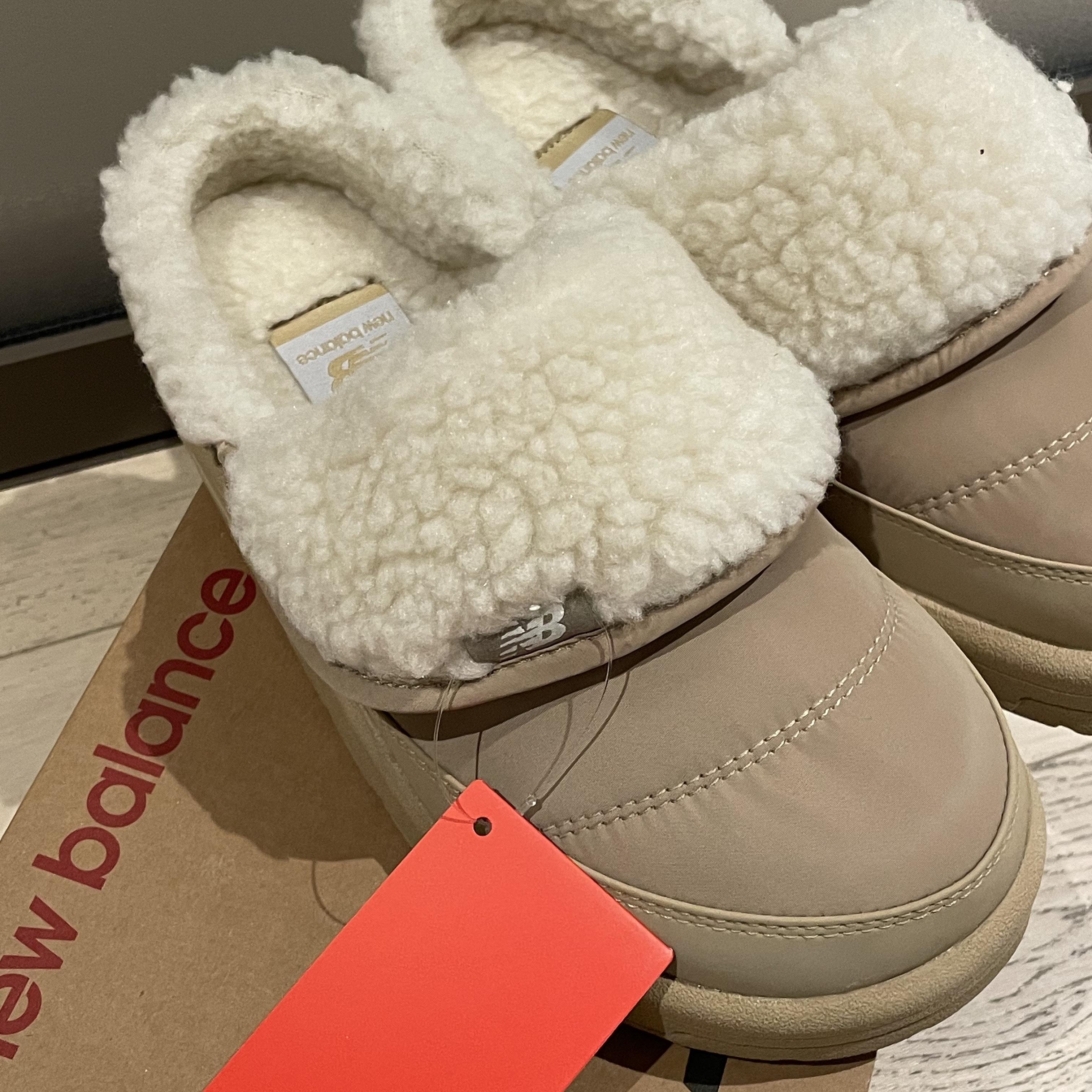 New Balance Puflee v2 Beige 착용 스타일 - 1