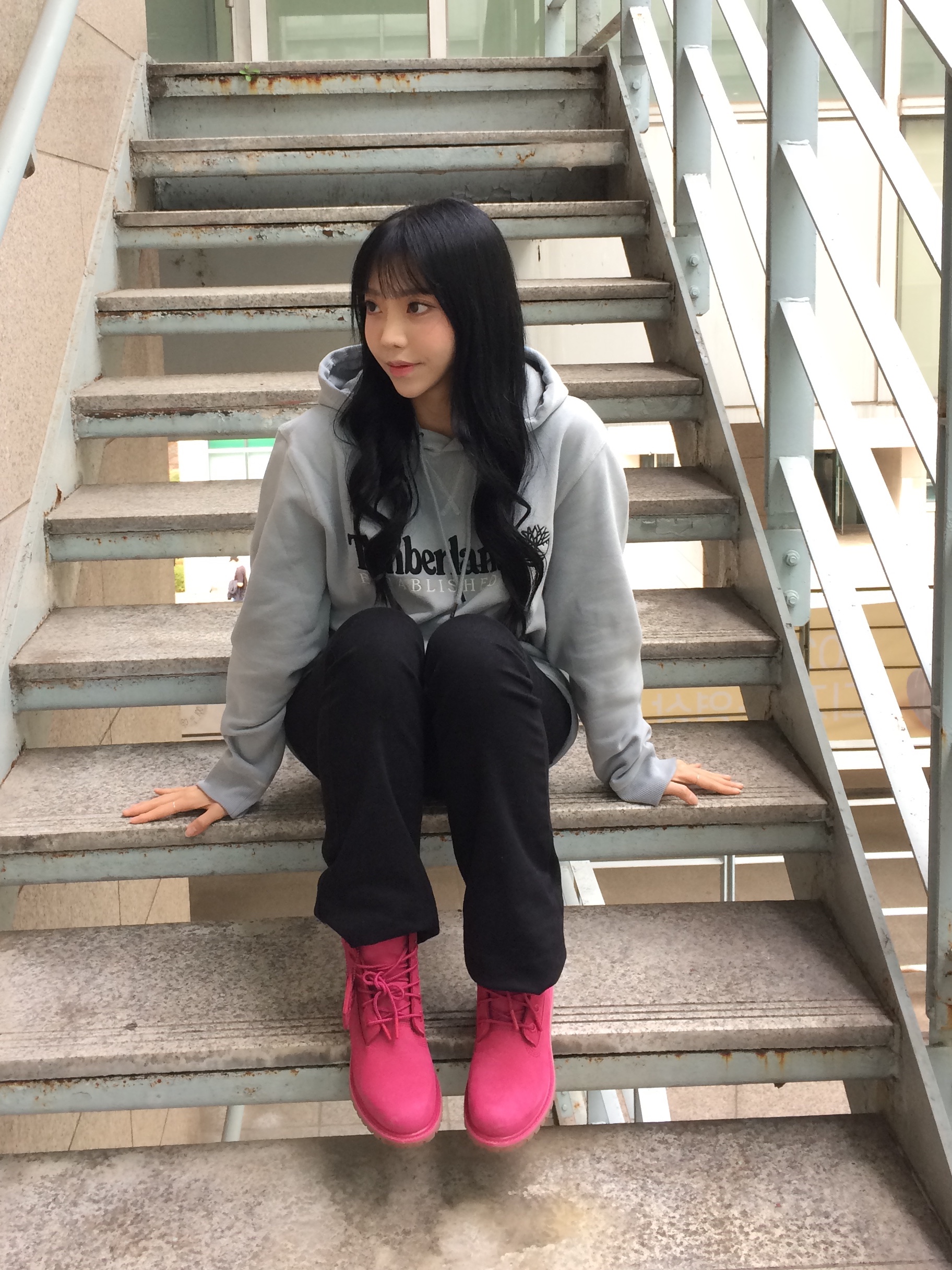 (W) Bohemian Seoul Boots Cut Track Pants Black 착용 스타일 - 2