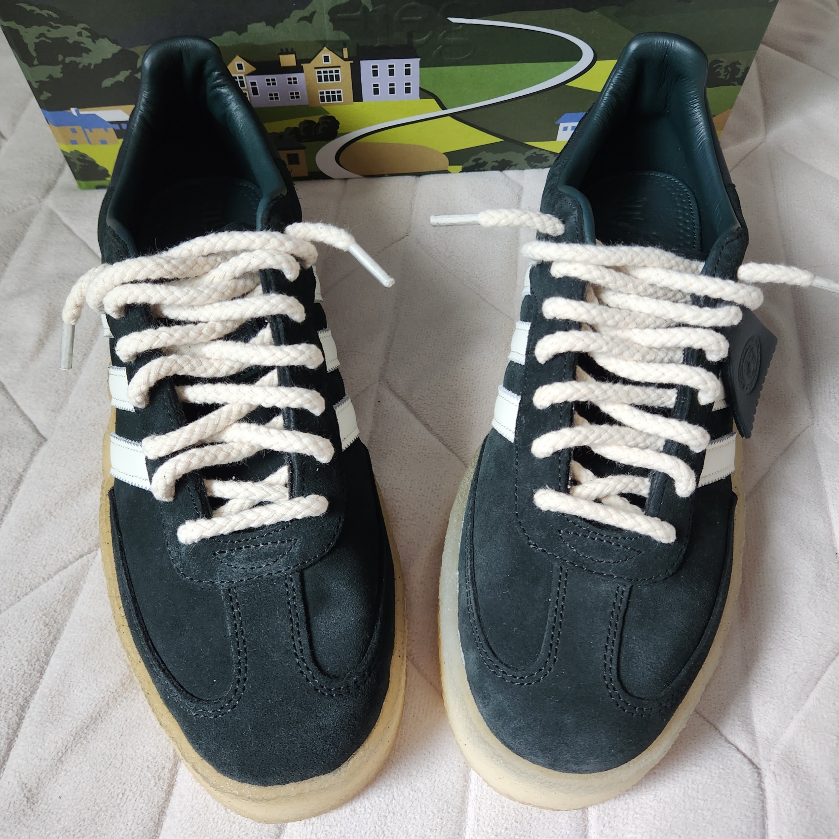 Adidas x Clarks x Ronnie Fieg 8th Street Samba Shadow Green 착용 스타일 - 3