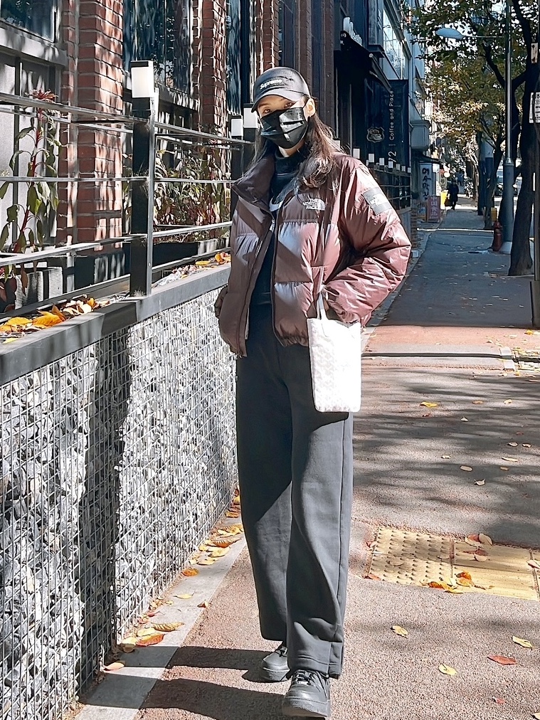 (W) Nike Air Force 1 '07 Low Triple Black, (W) Nike NSW Phoenix Fleece High Waisted Wide Leg Sweatpants Black - US/EU 착용 스타일 - 5