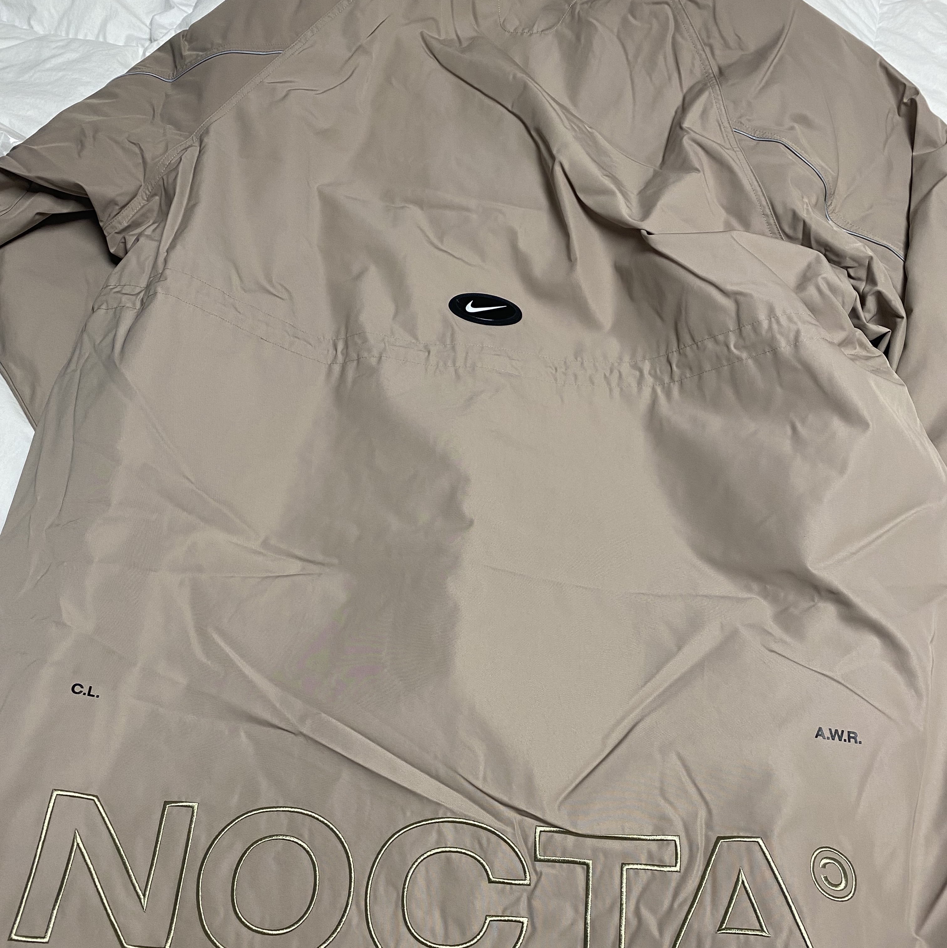 Nike x Drake Nocta Basketball Sideline Jacket Khaki (DV3647-248) 착용 스타일 - 2