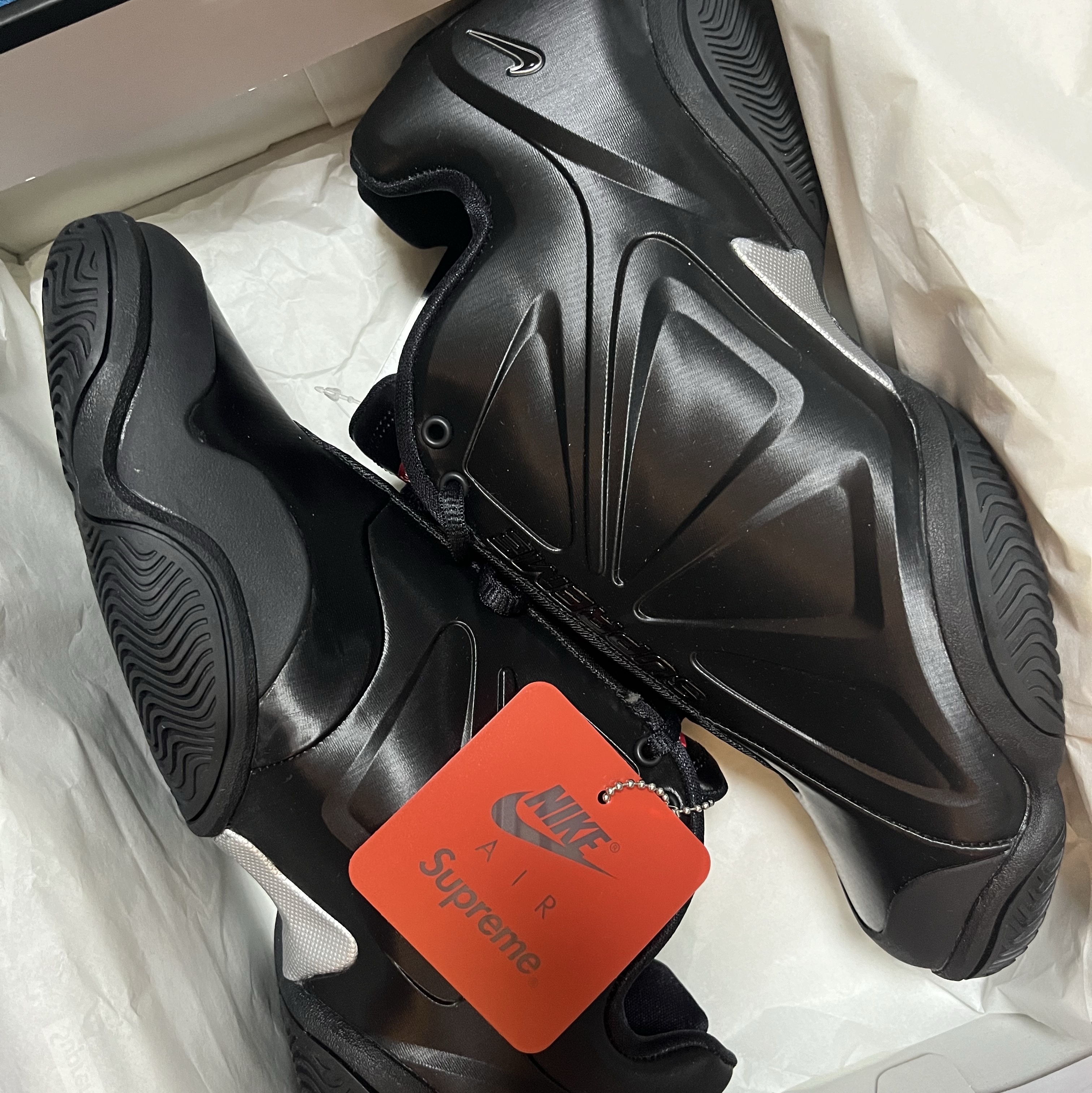 Nike x Supreme Air Zoom Courtposite SP Black Metallic Silver 착용 스타일