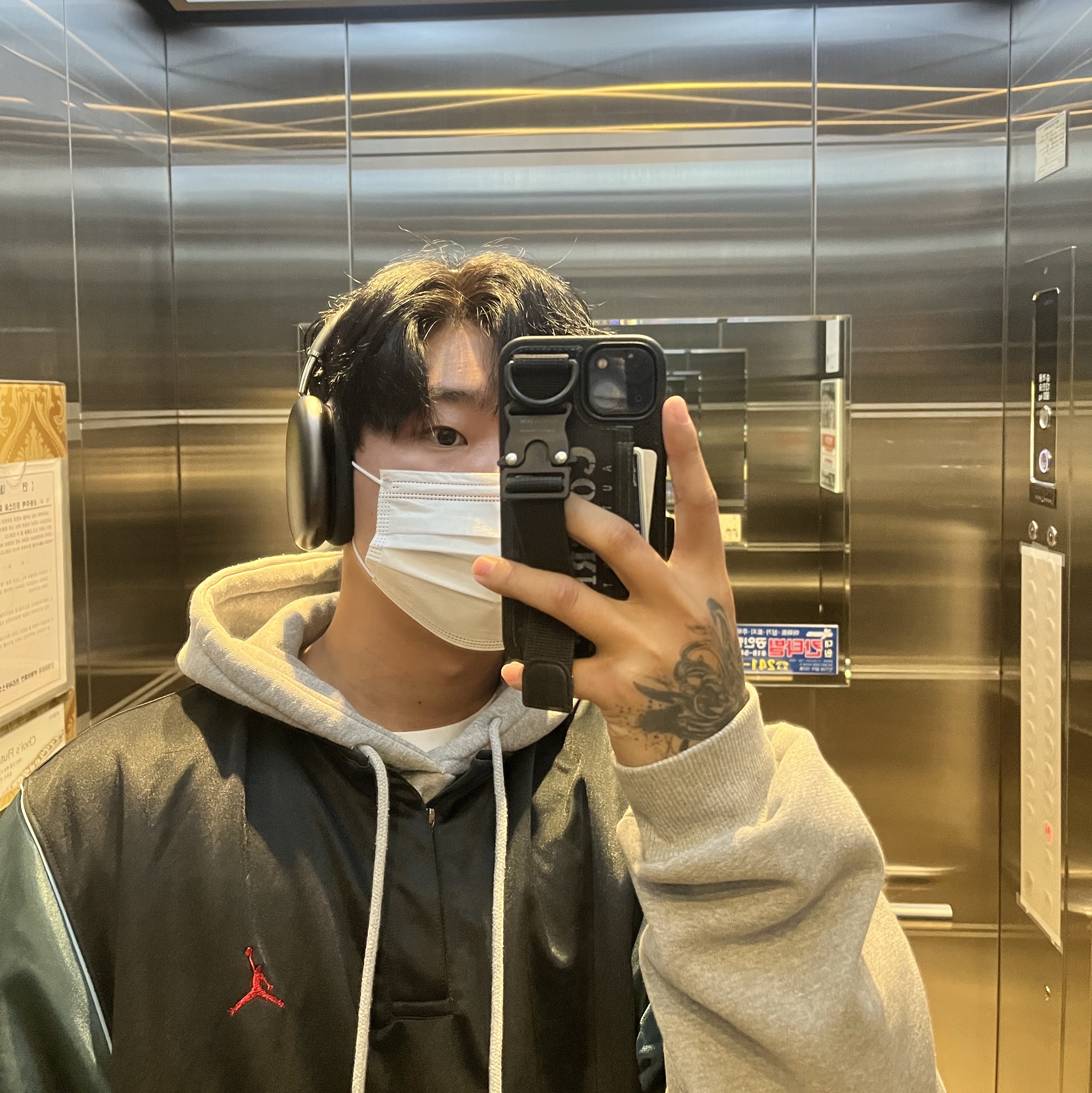 Apple AirPods Max Lightning Space Gray (Korean Ver.) 착용 스타일
