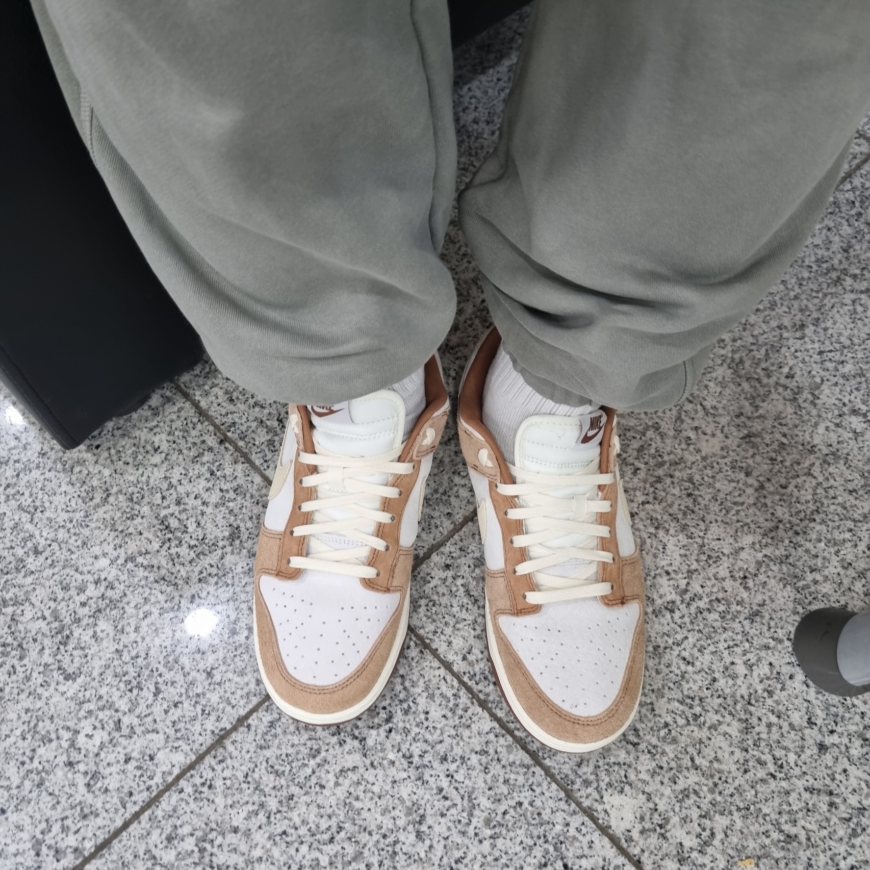 Nike Dunk Low Pro Premium Medium Curry 착용 스타일 - 2