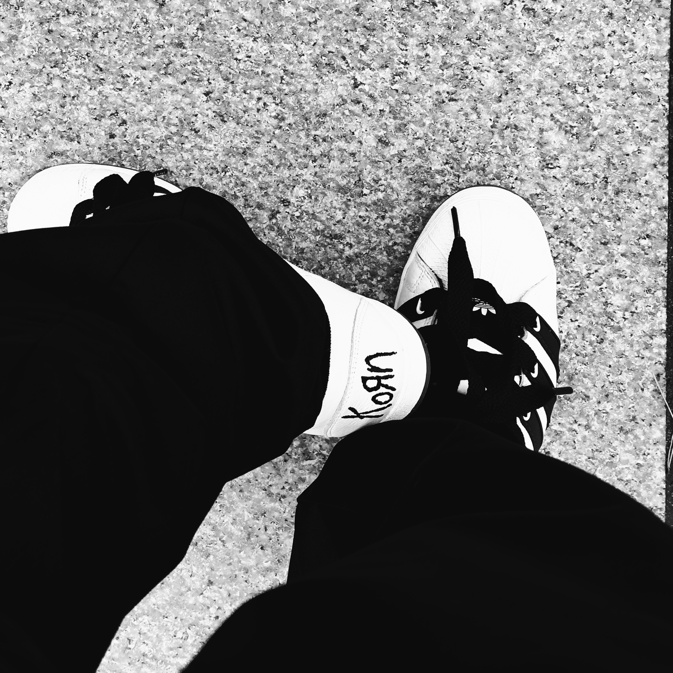 Adidas x KoRn Superstar Supermodified Cloud White Core Black 착용 스타일