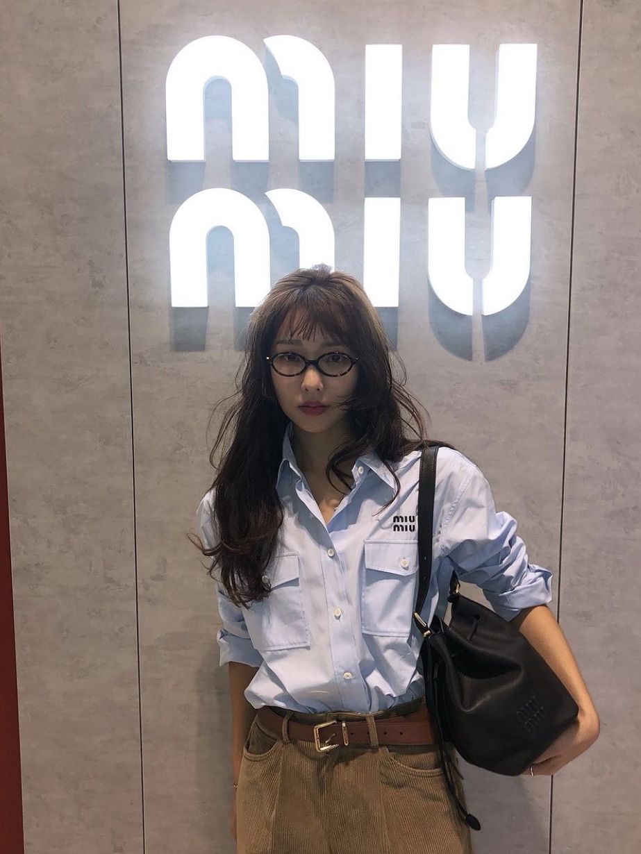 (W) Miu Miu Regard sunglasses Blue Lenses Honey Tortoiseshell Acetate Alternative fit 착용 스타일