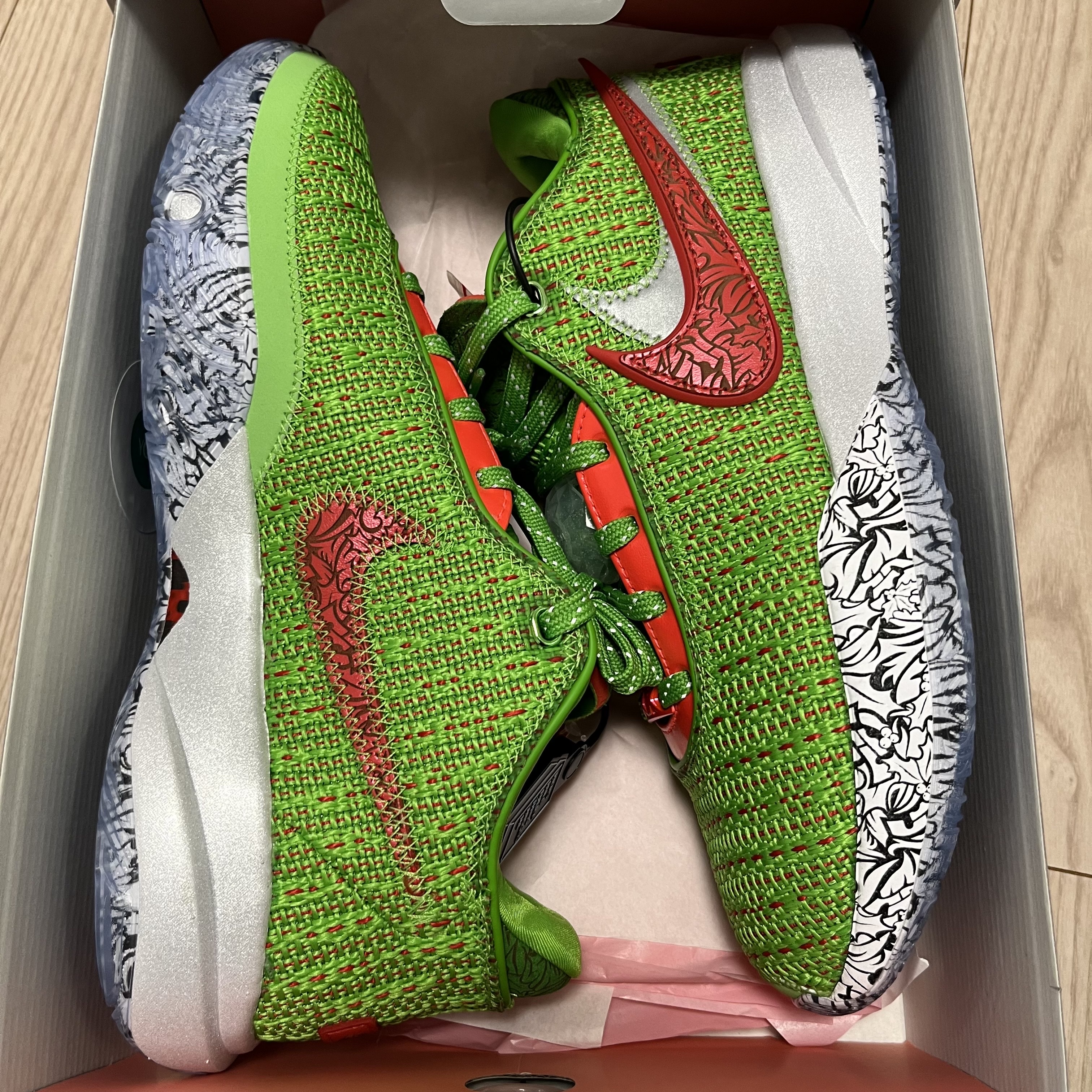 Nike LeBron XX Christmas EP Green Apple University Red 착용 스타일